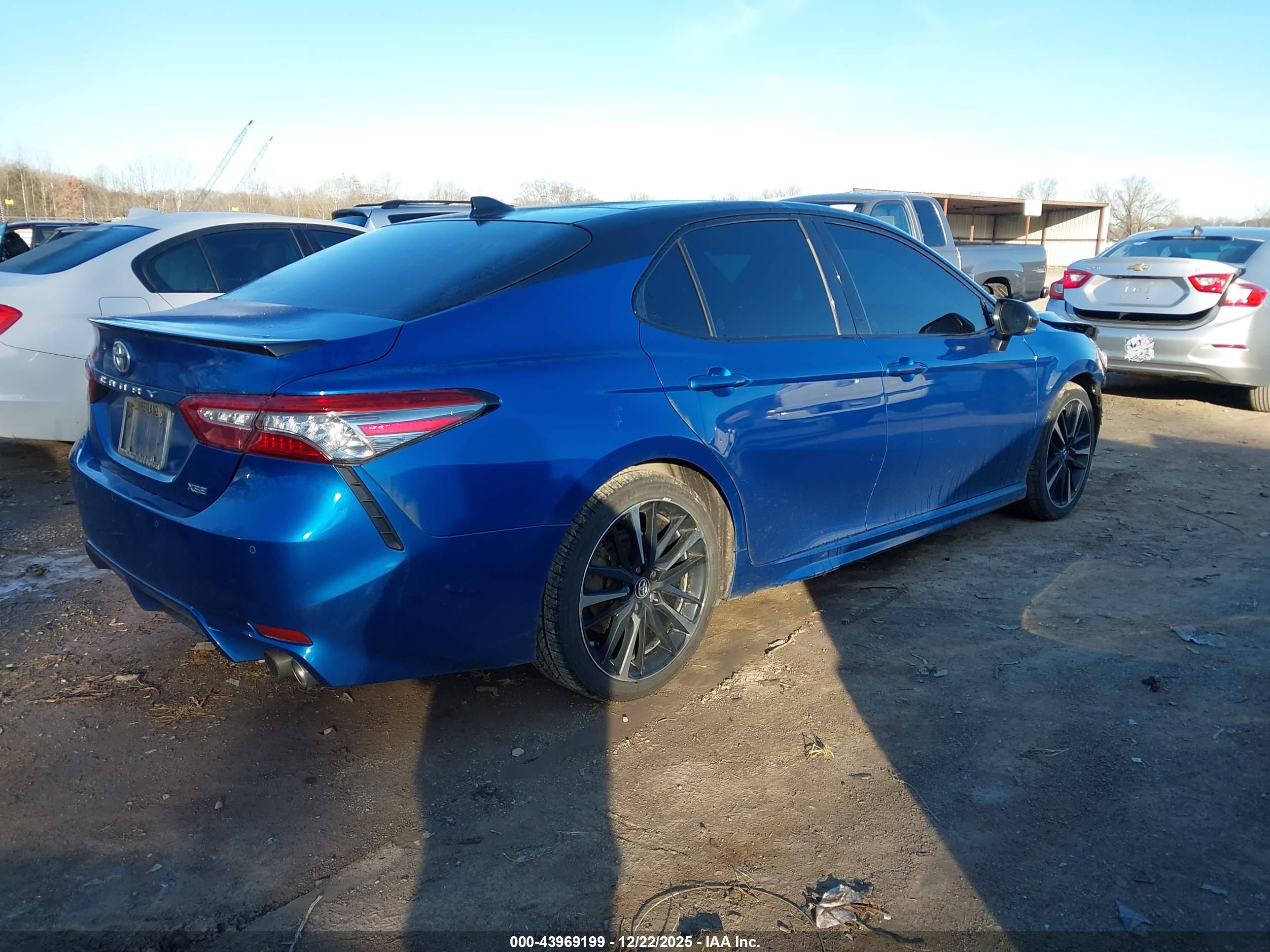 TOYOTA CAMRY image 4