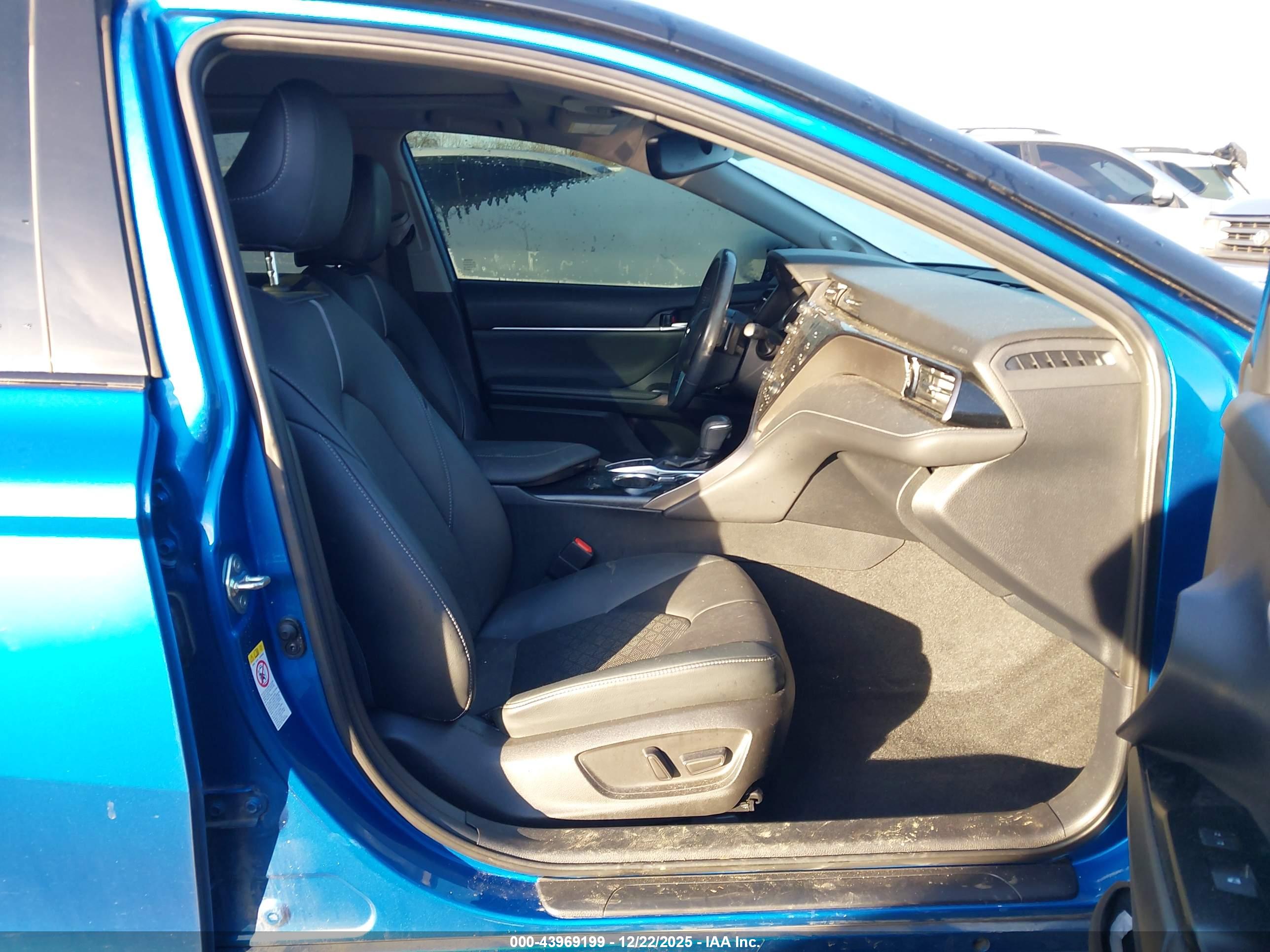 TOYOTA CAMRY image 5