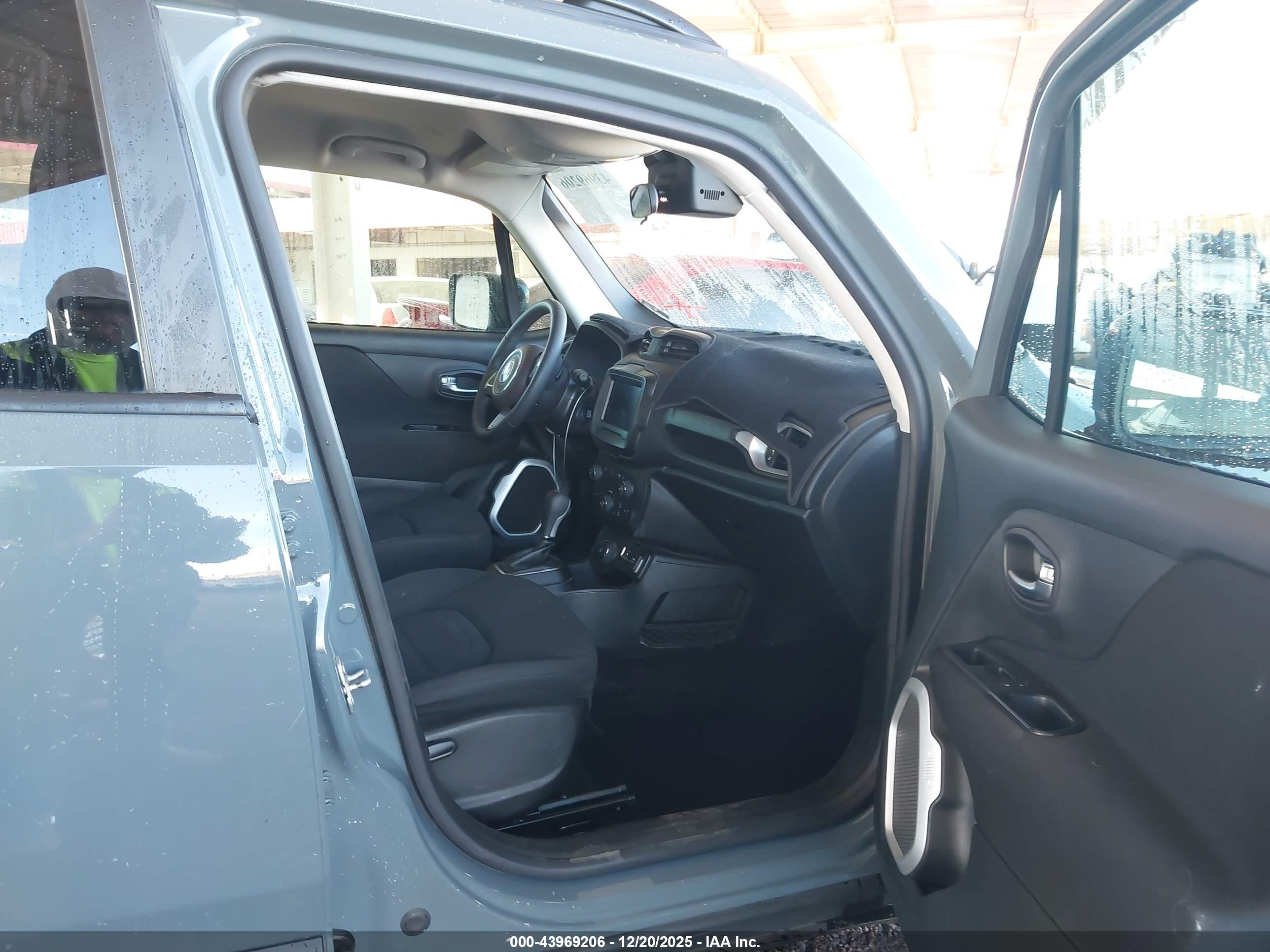 JEEP RENEGADE image 5