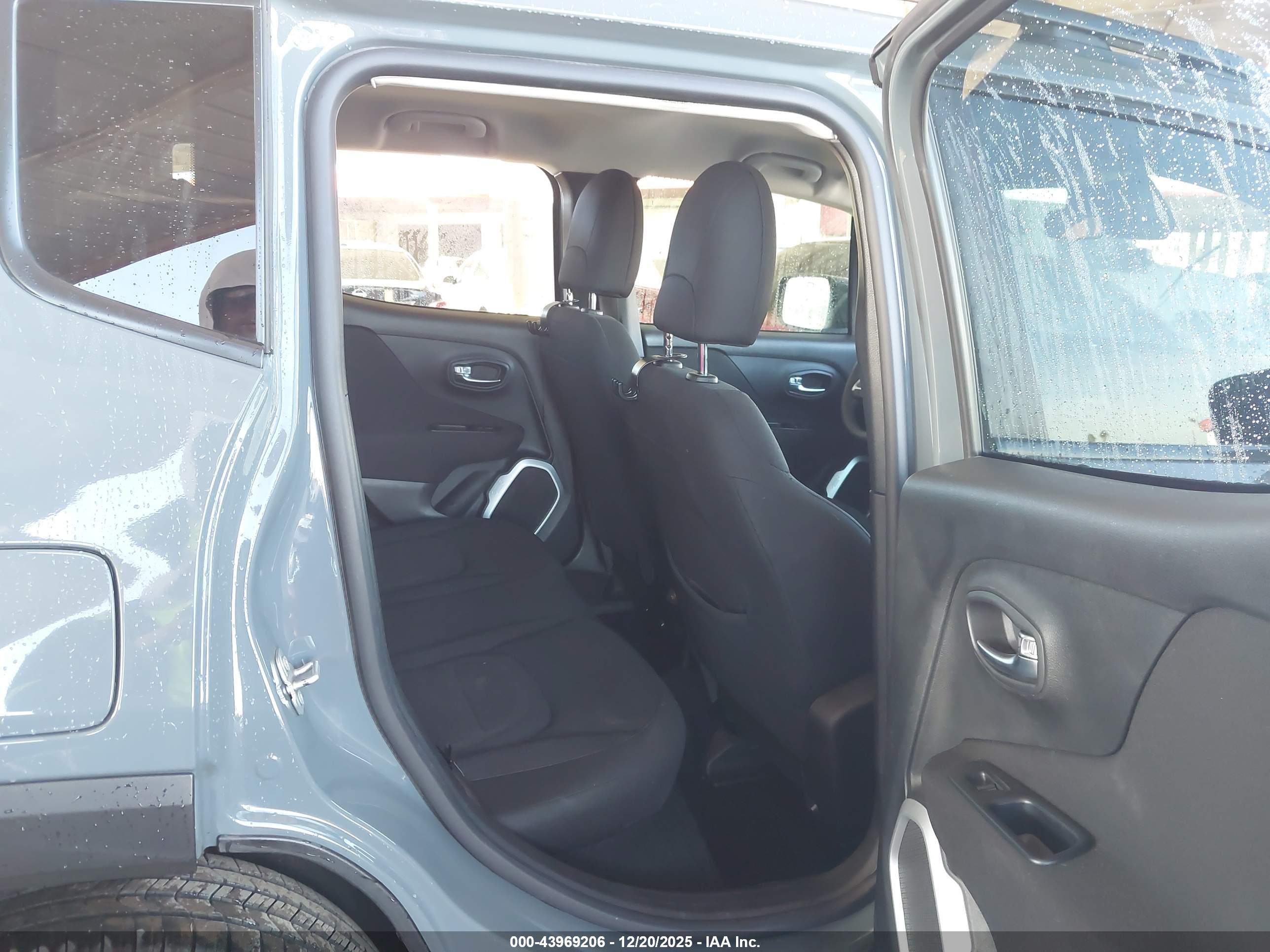 JEEP RENEGADE image 8