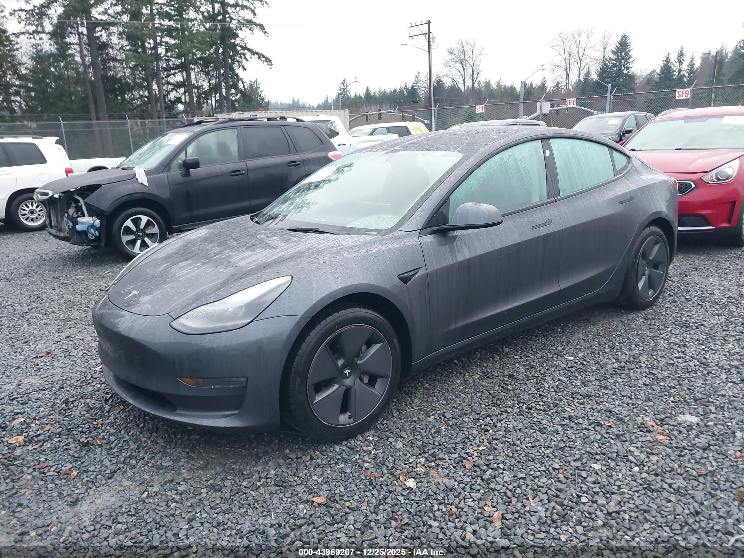 TESLA MODEL image 2