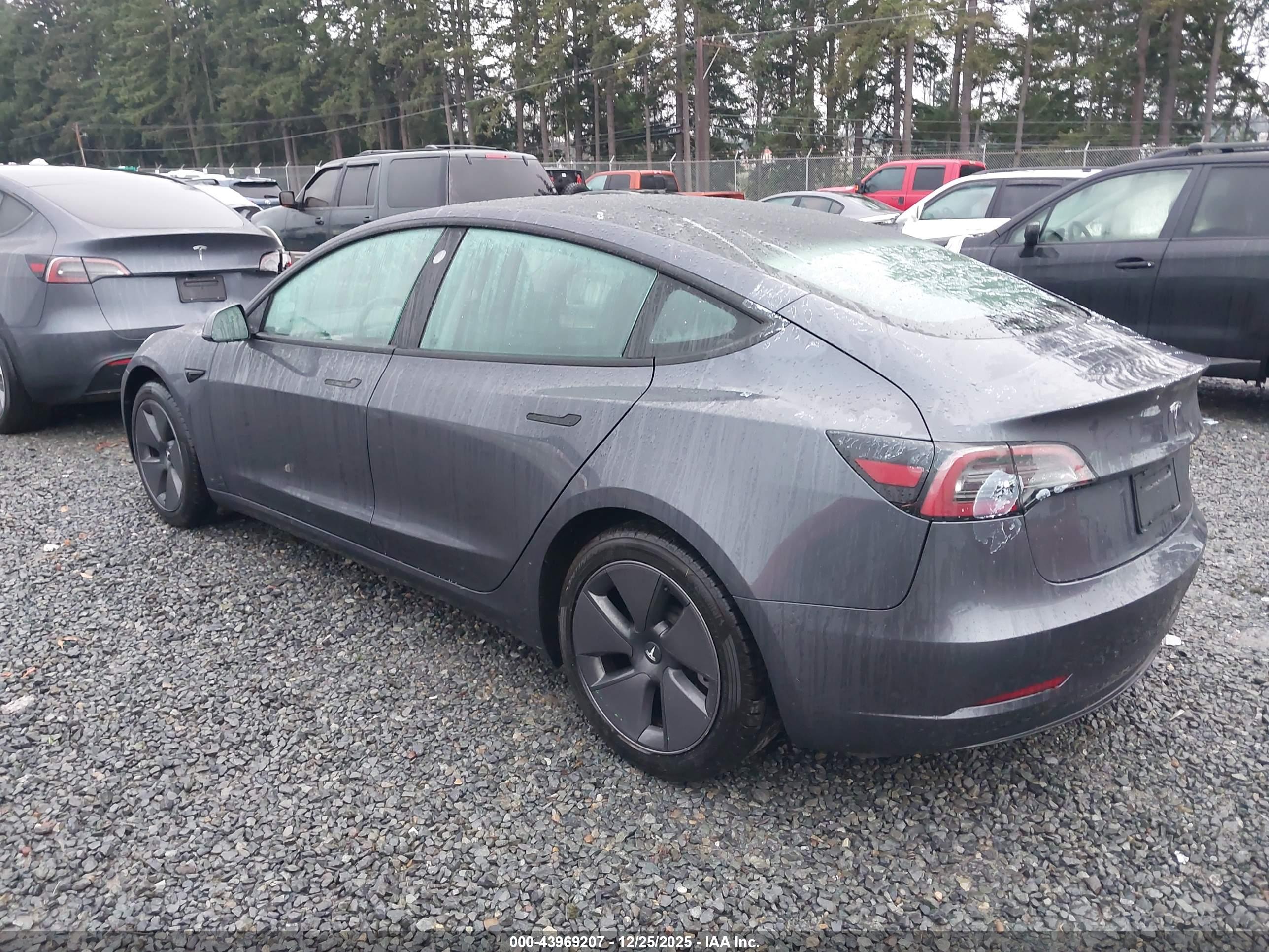 TESLA MODEL image 3