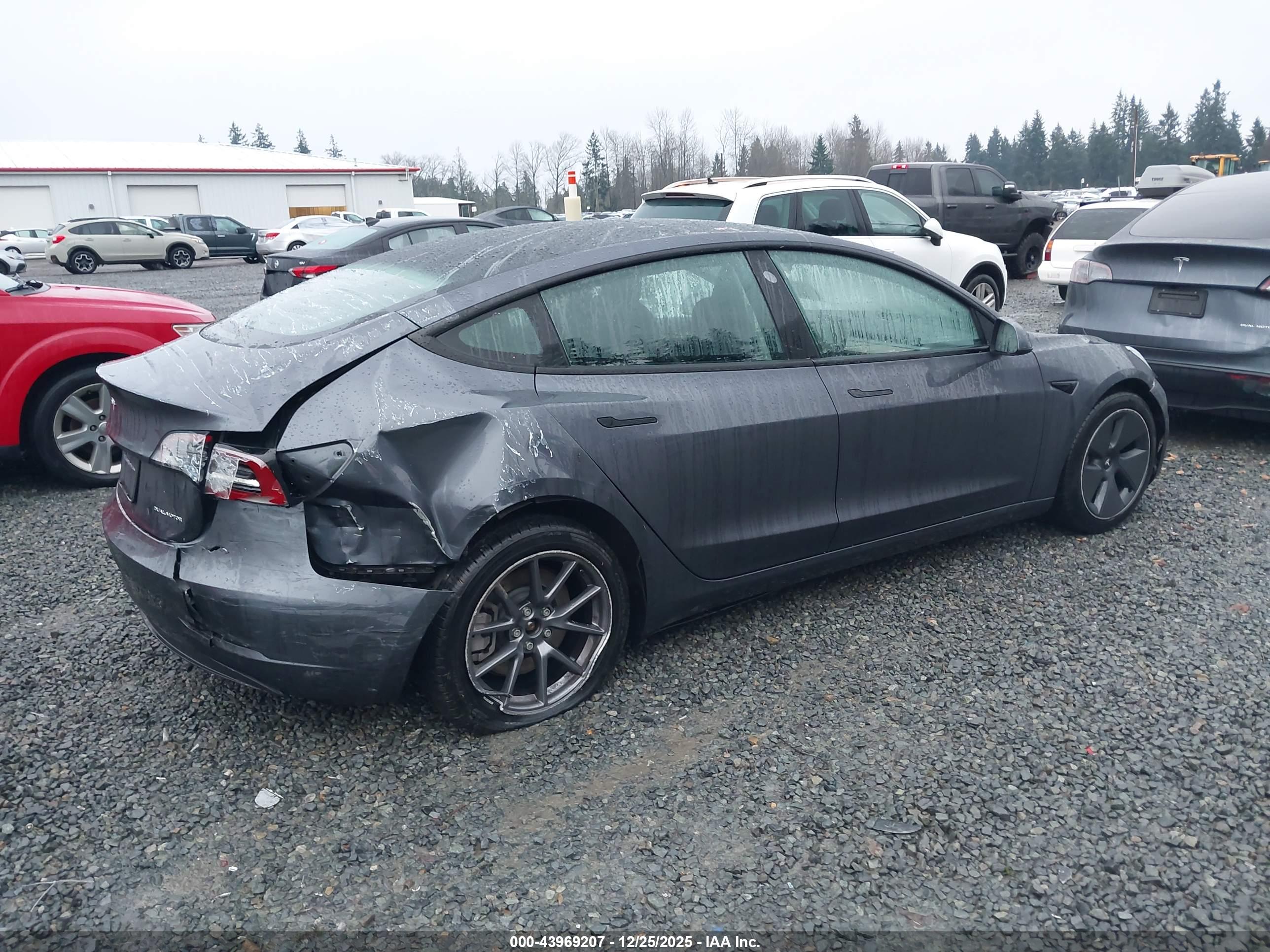 TESLA MODEL image 4