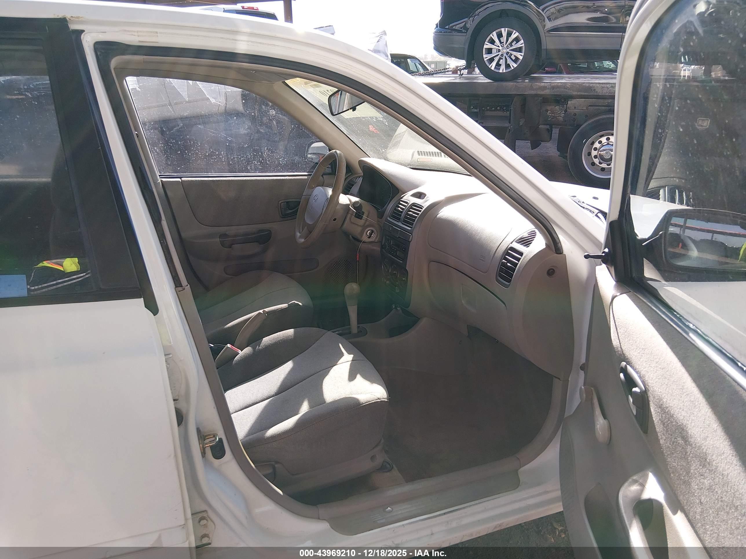 HYUNDAI ACCENT image 5