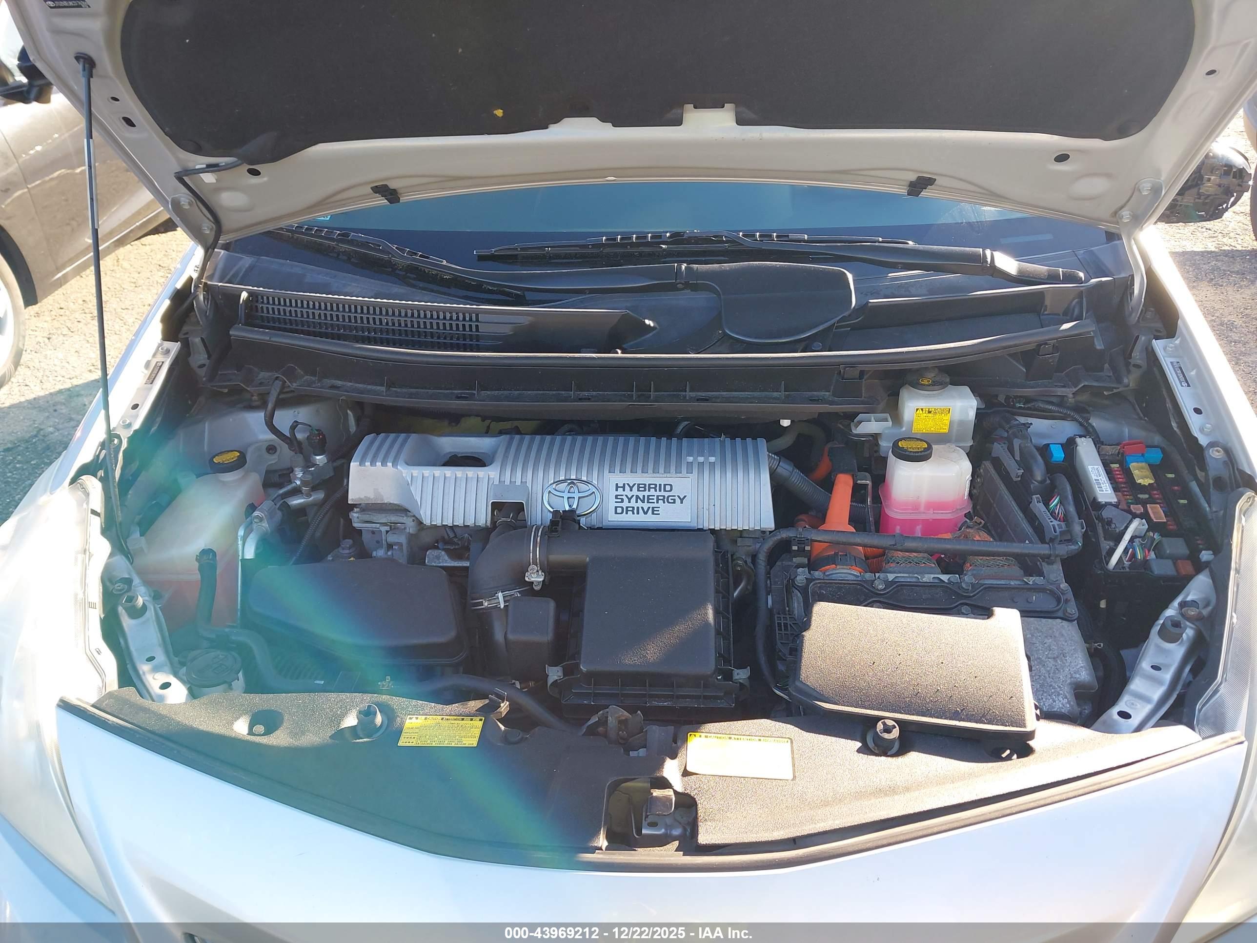 TOYOTA PRIUS image 10
