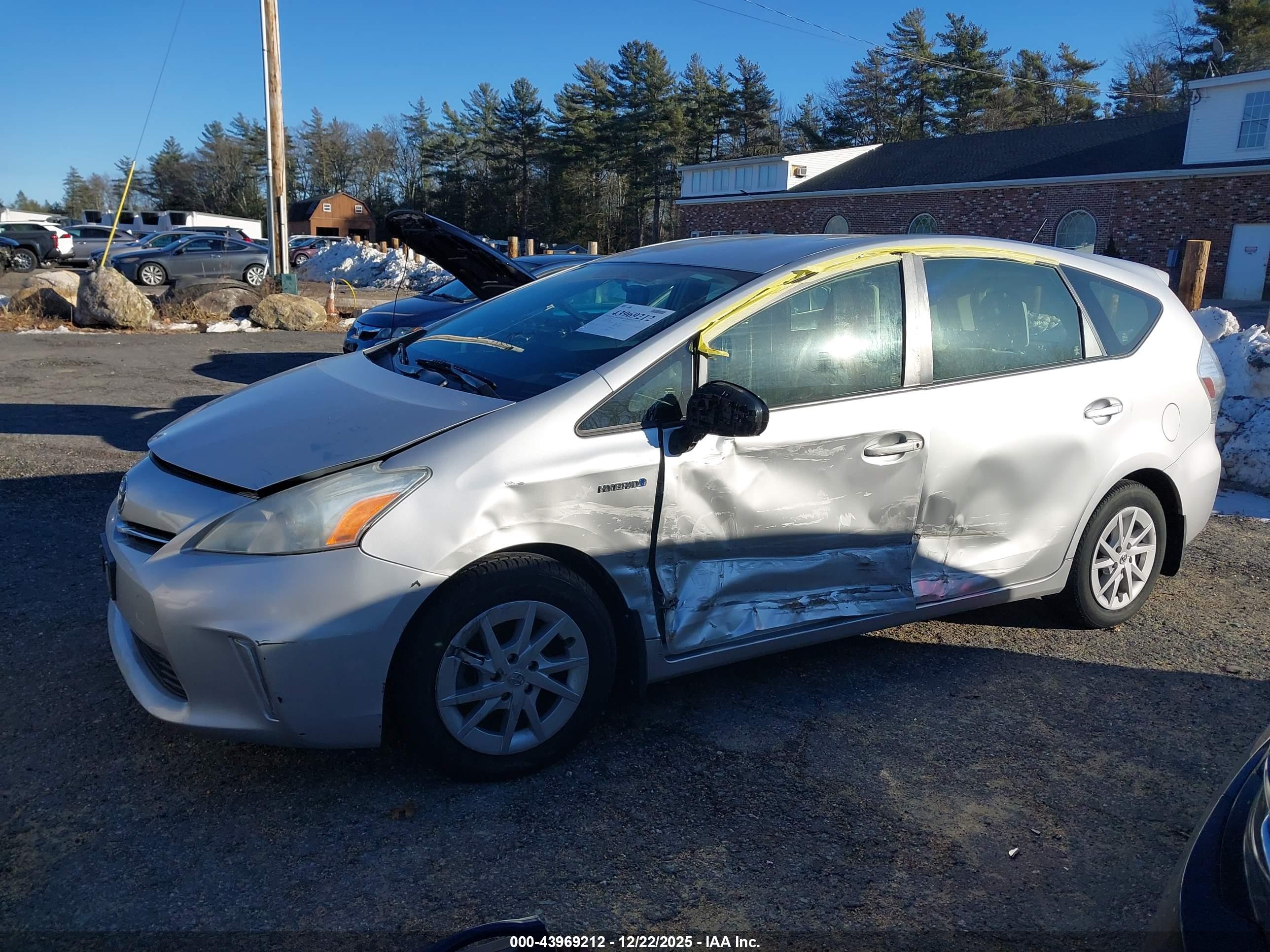 TOYOTA PRIUS image 6