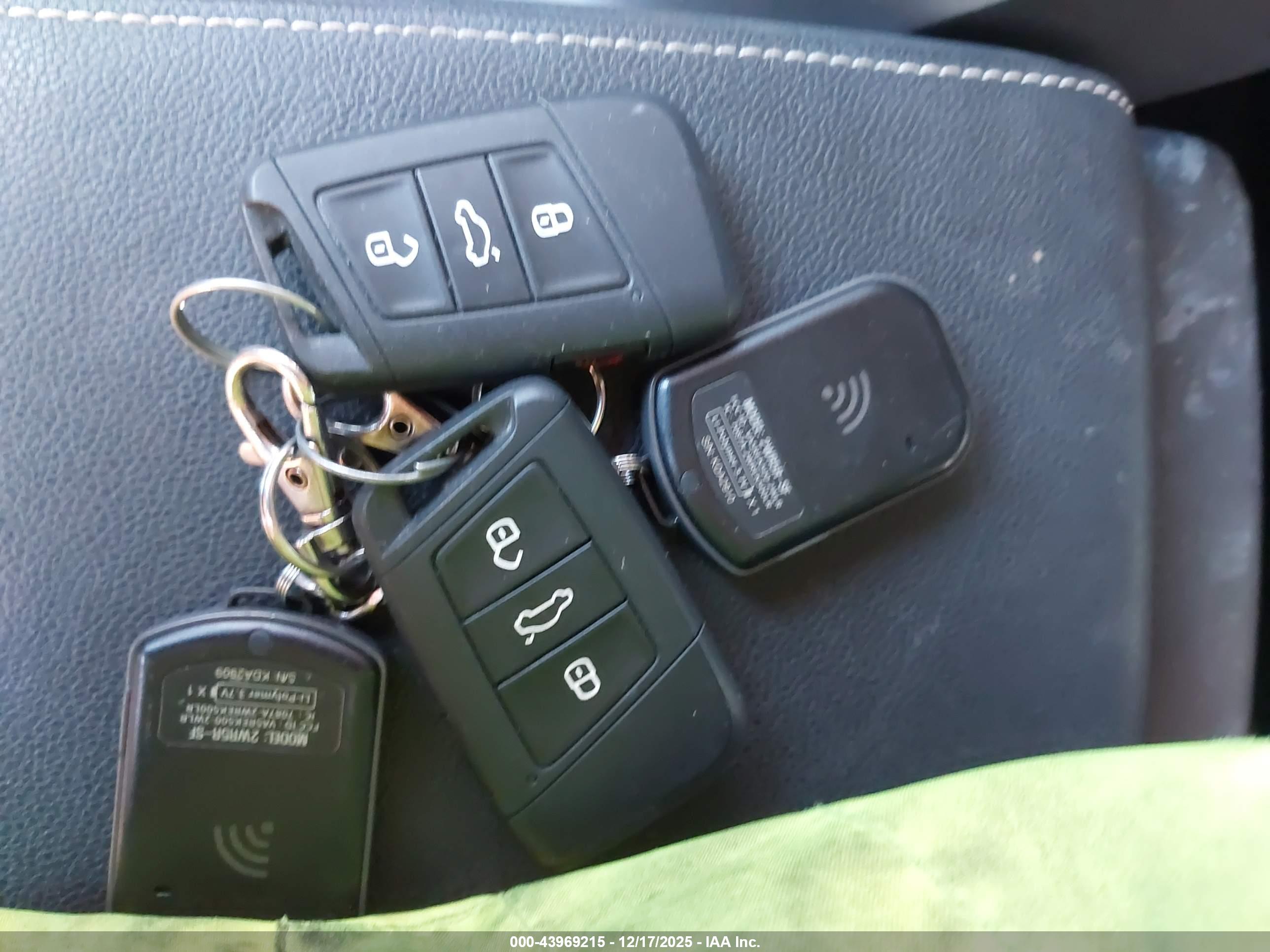 VOLKSWAGEN TAOS image 11
