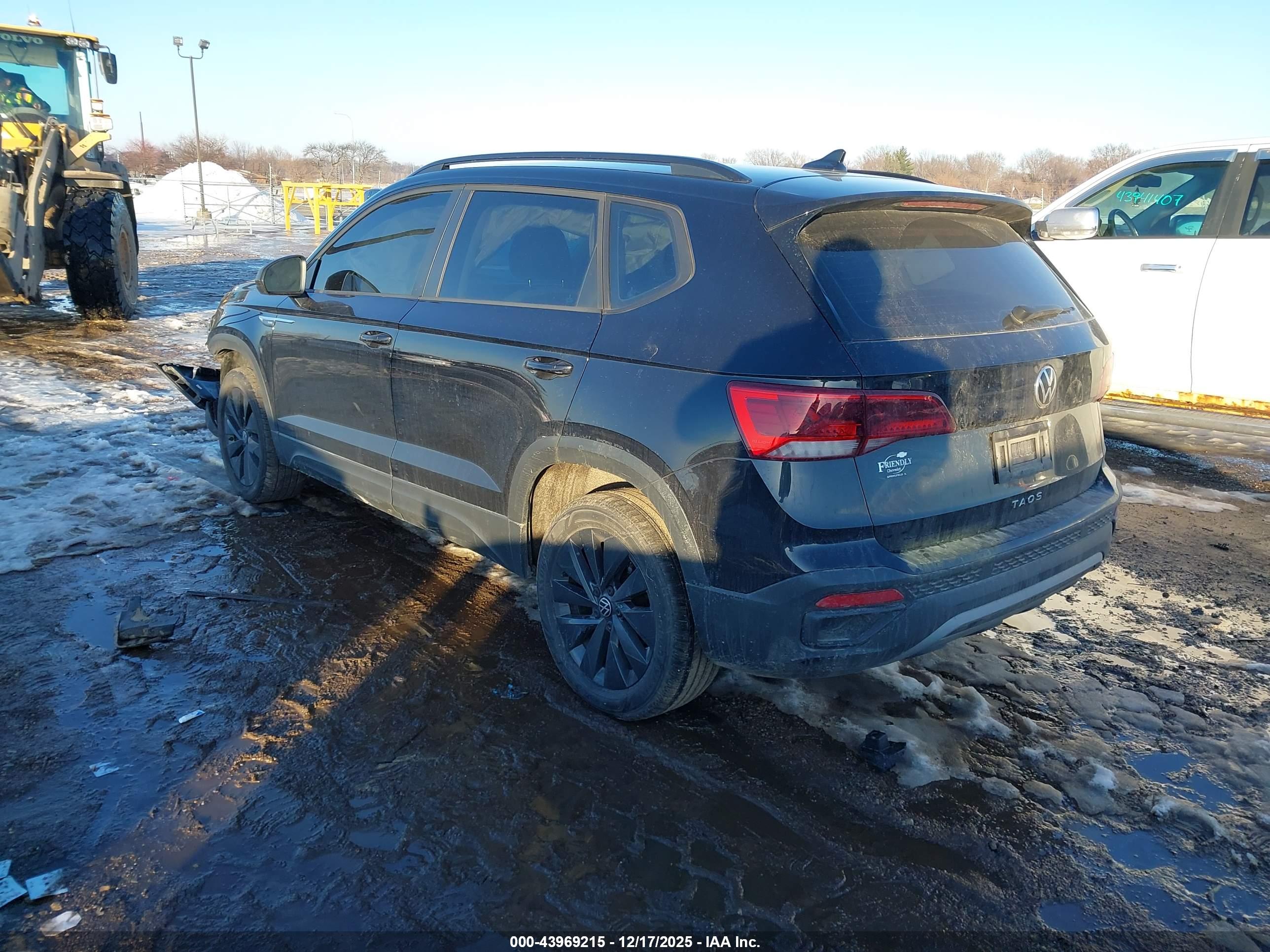 VOLKSWAGEN TAOS image 3