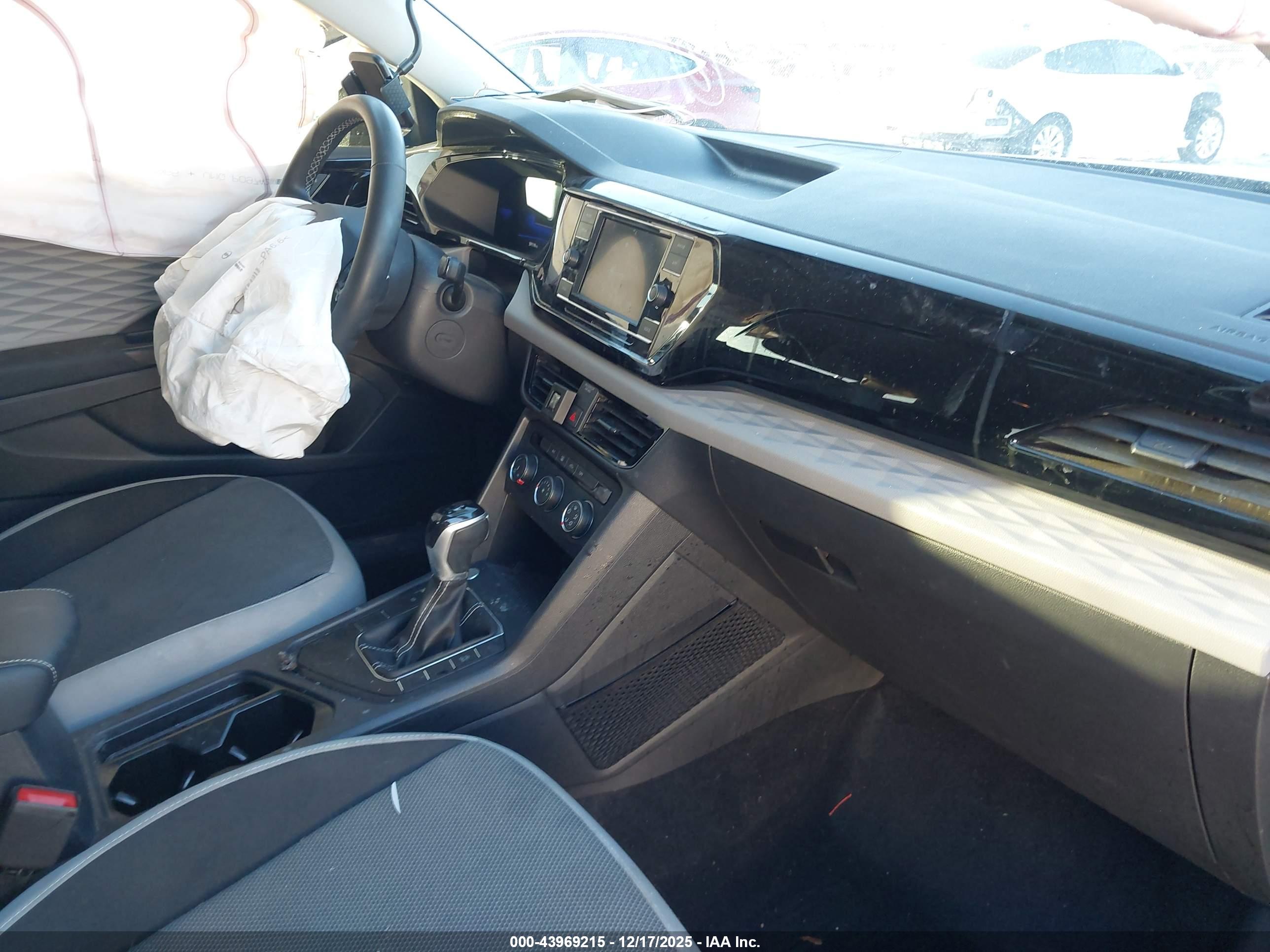 VOLKSWAGEN TAOS image 5