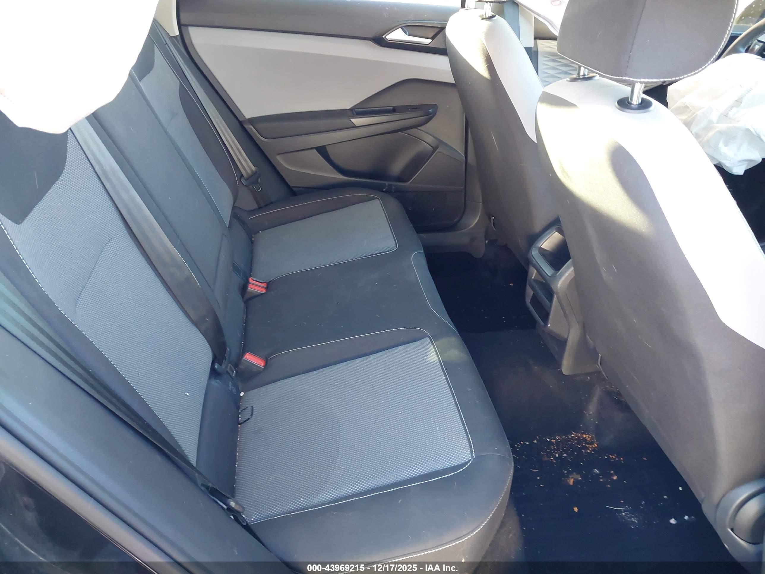 VOLKSWAGEN TAOS image 8