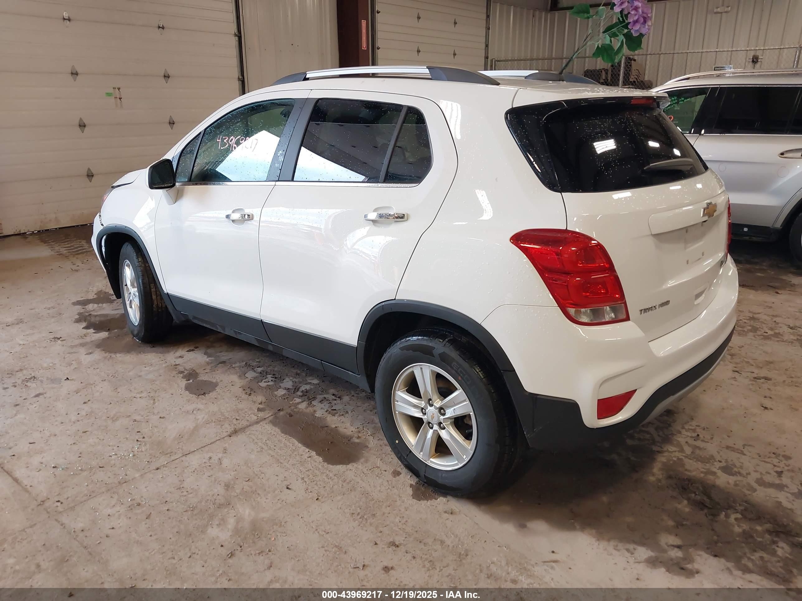 CHEVROLET TRAX image 3