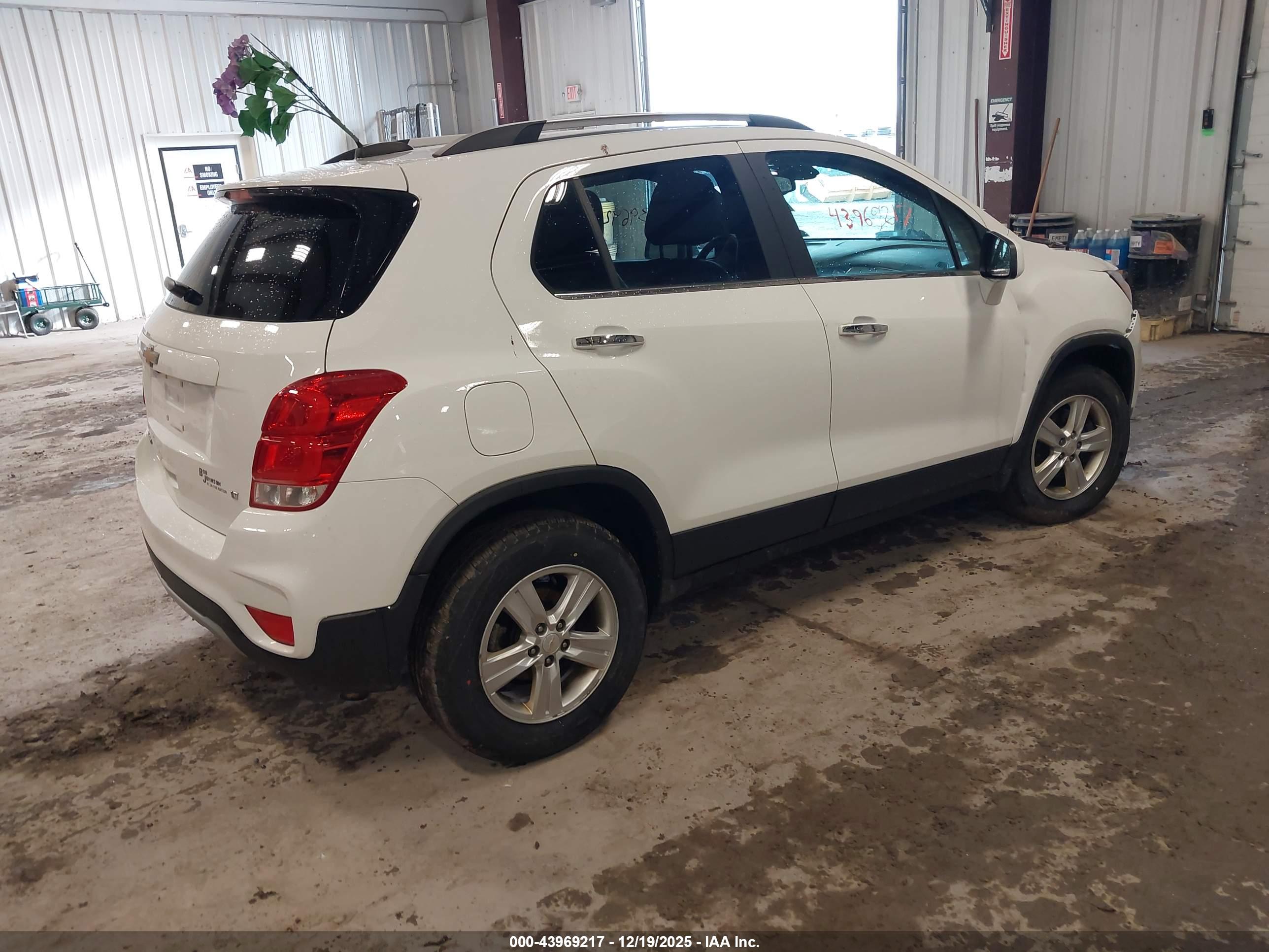 CHEVROLET TRAX image 4
