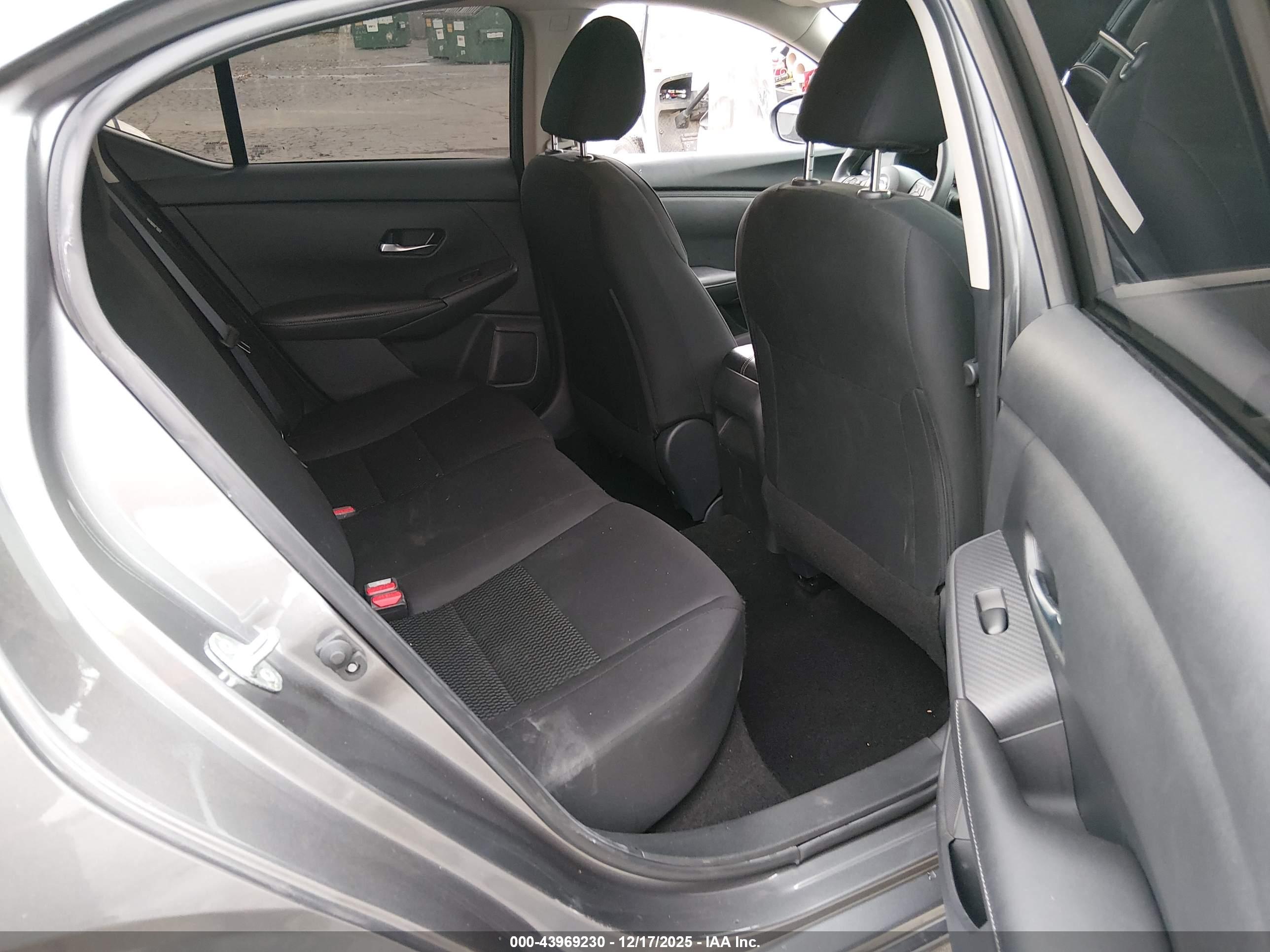 NISSAN SENTRA image 8