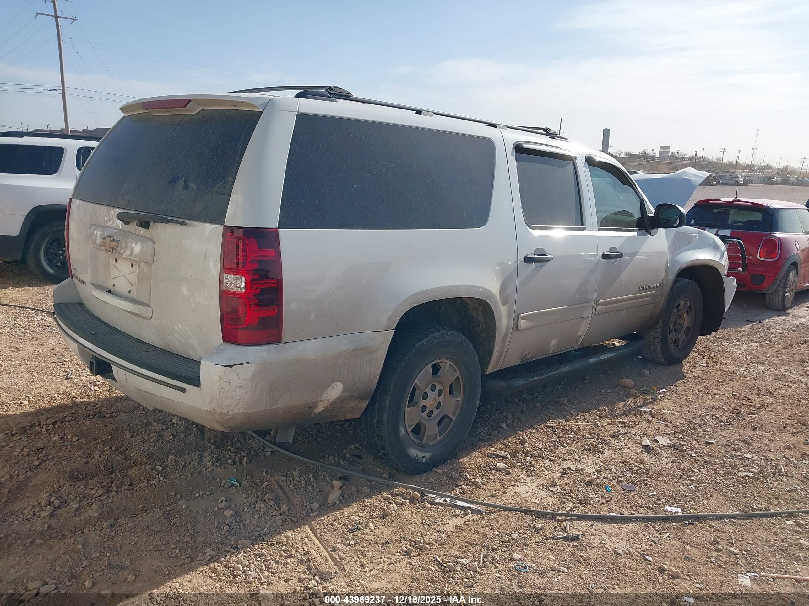 CHEVROLET SUBURBAN image 4