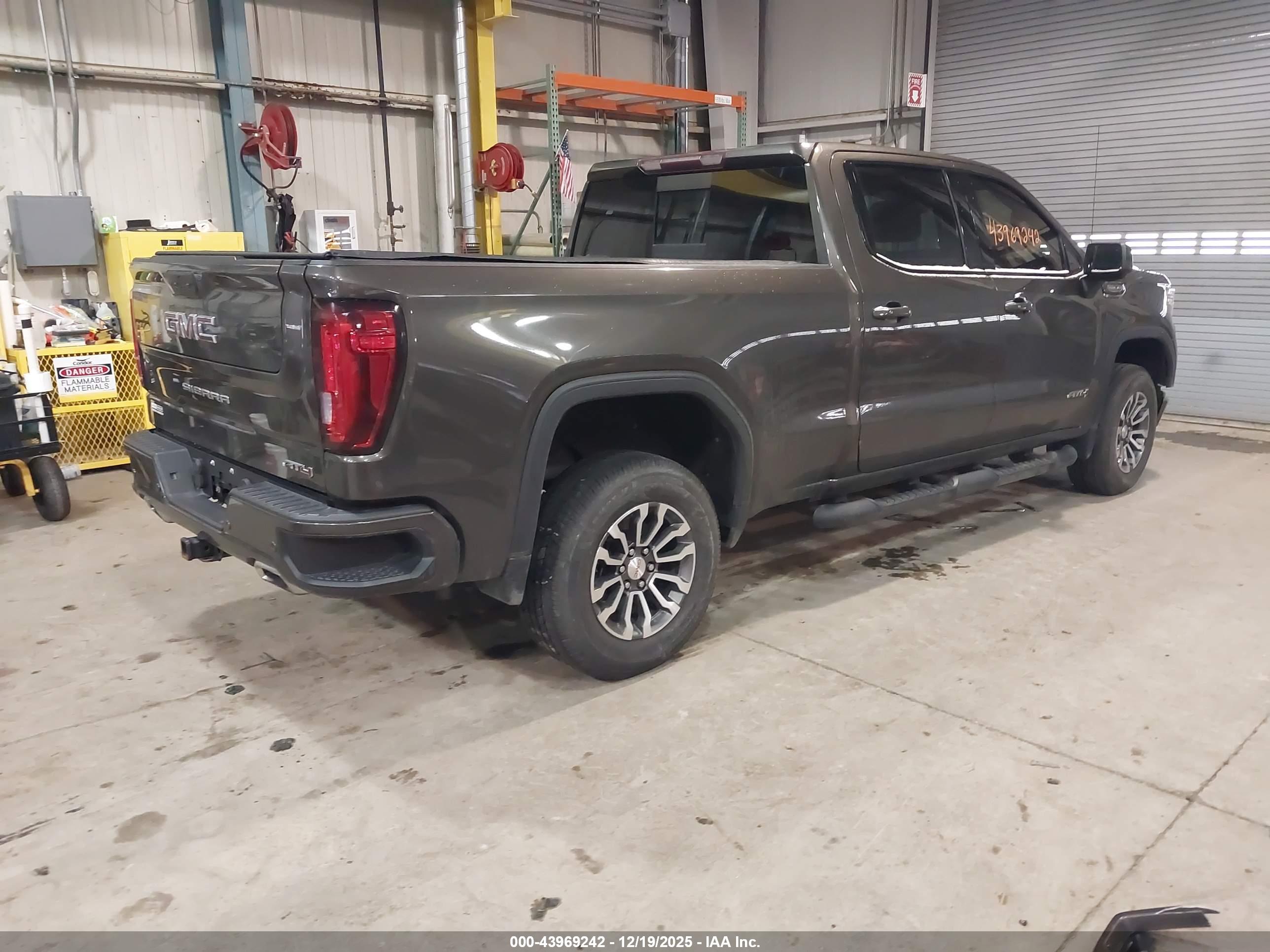 GMC SIERRA image 4