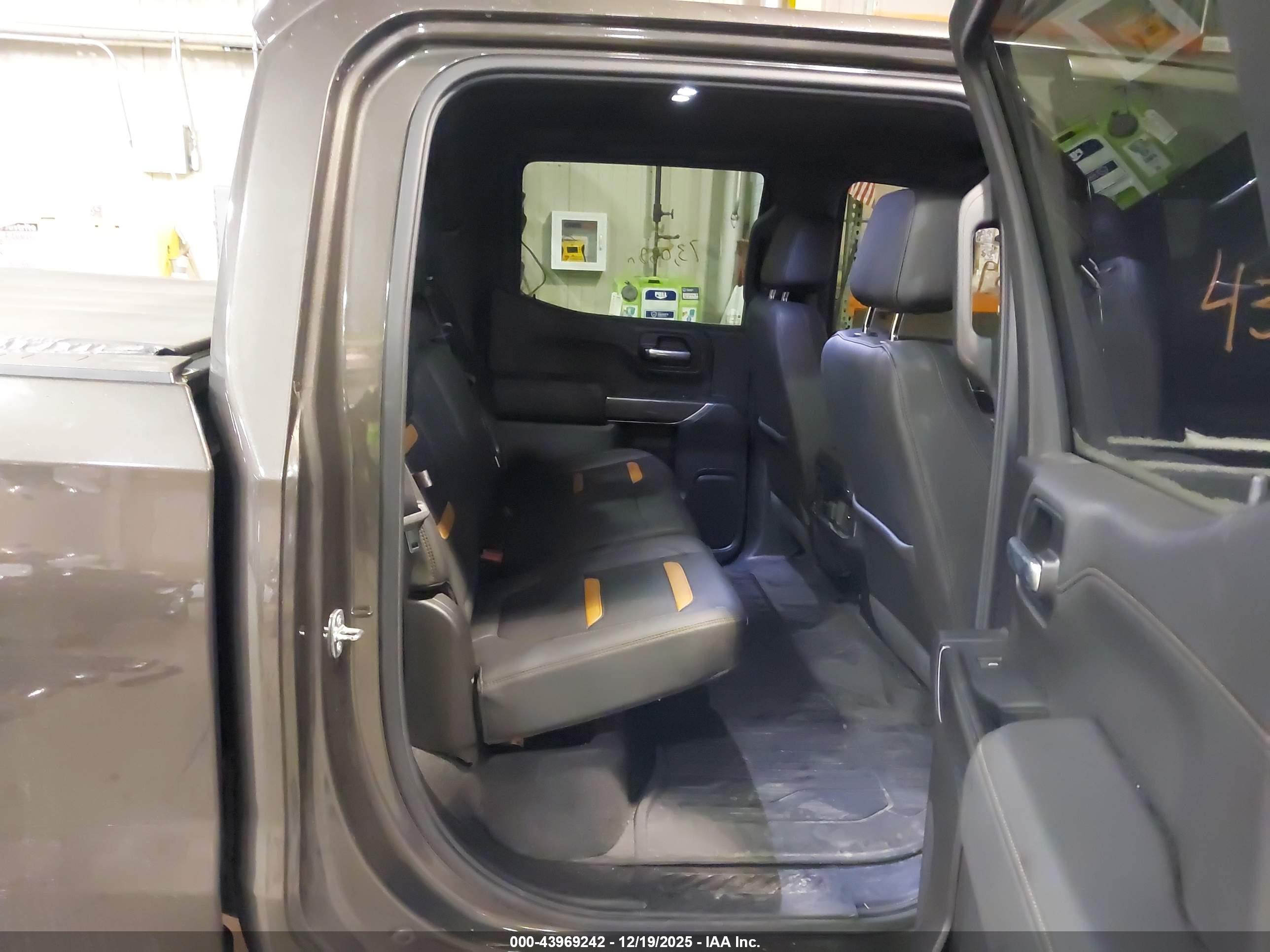 GMC SIERRA image 8