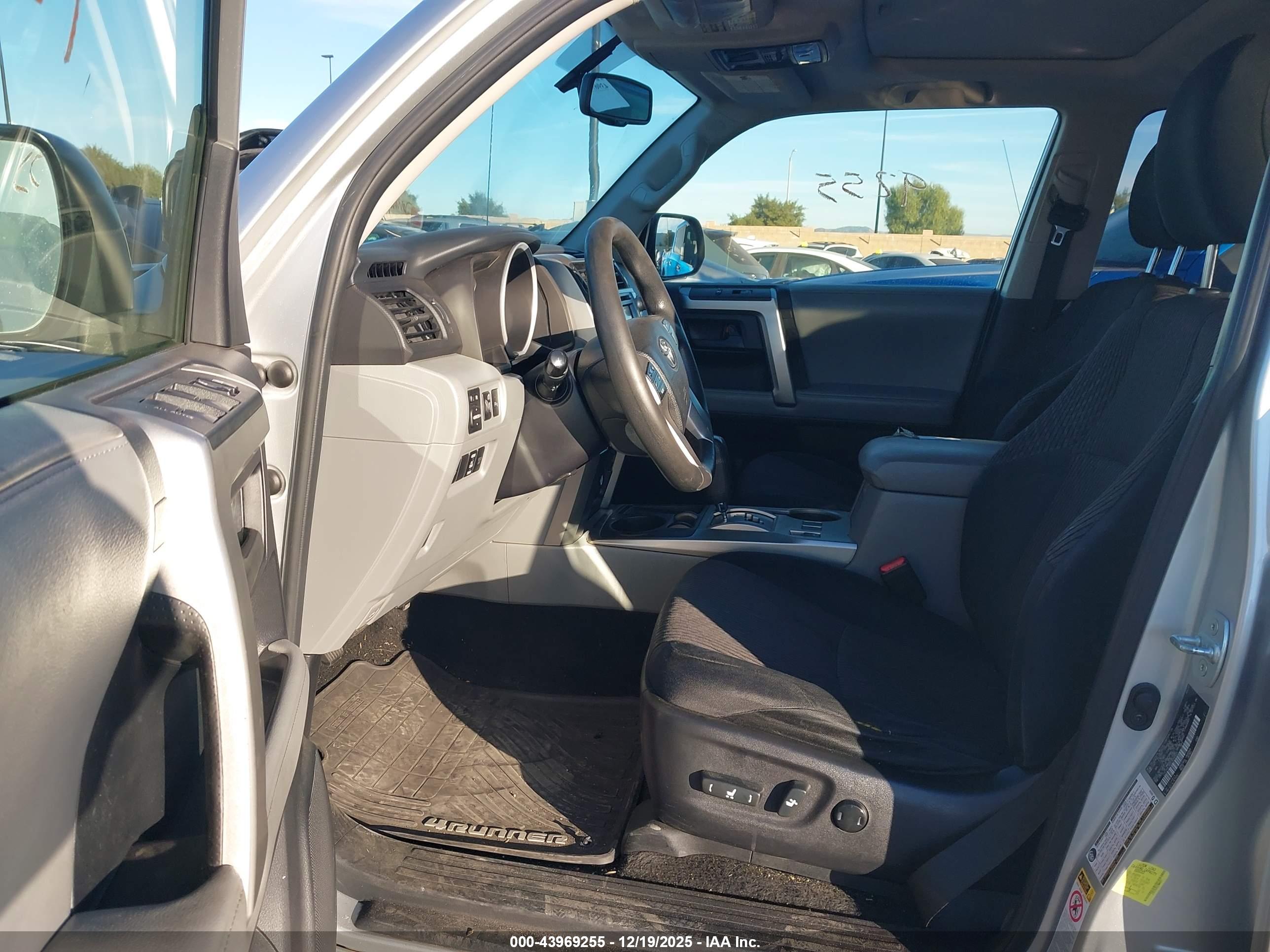 TOYOTA 4RUNNER image 5