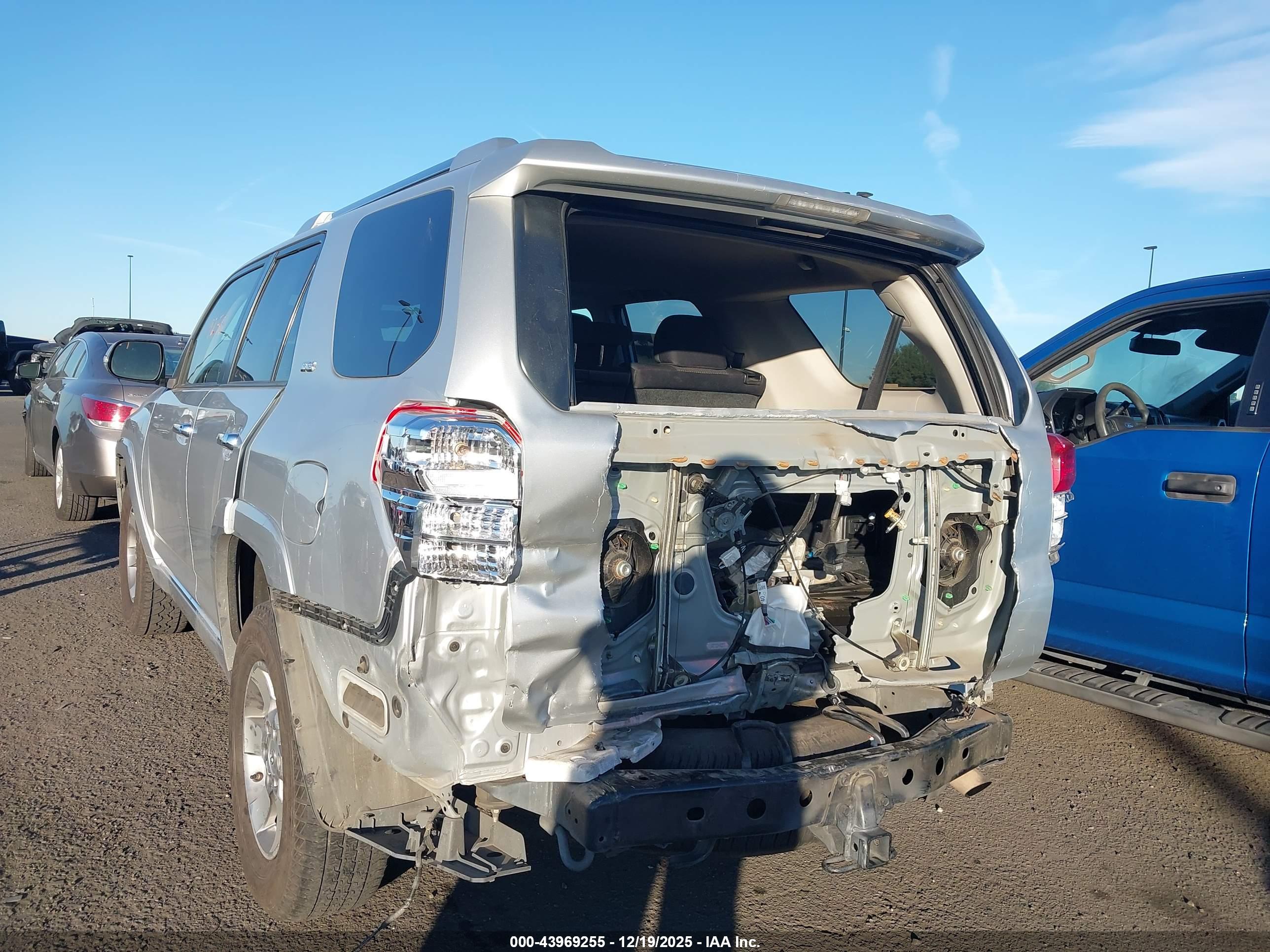 TOYOTA 4RUNNER image 6