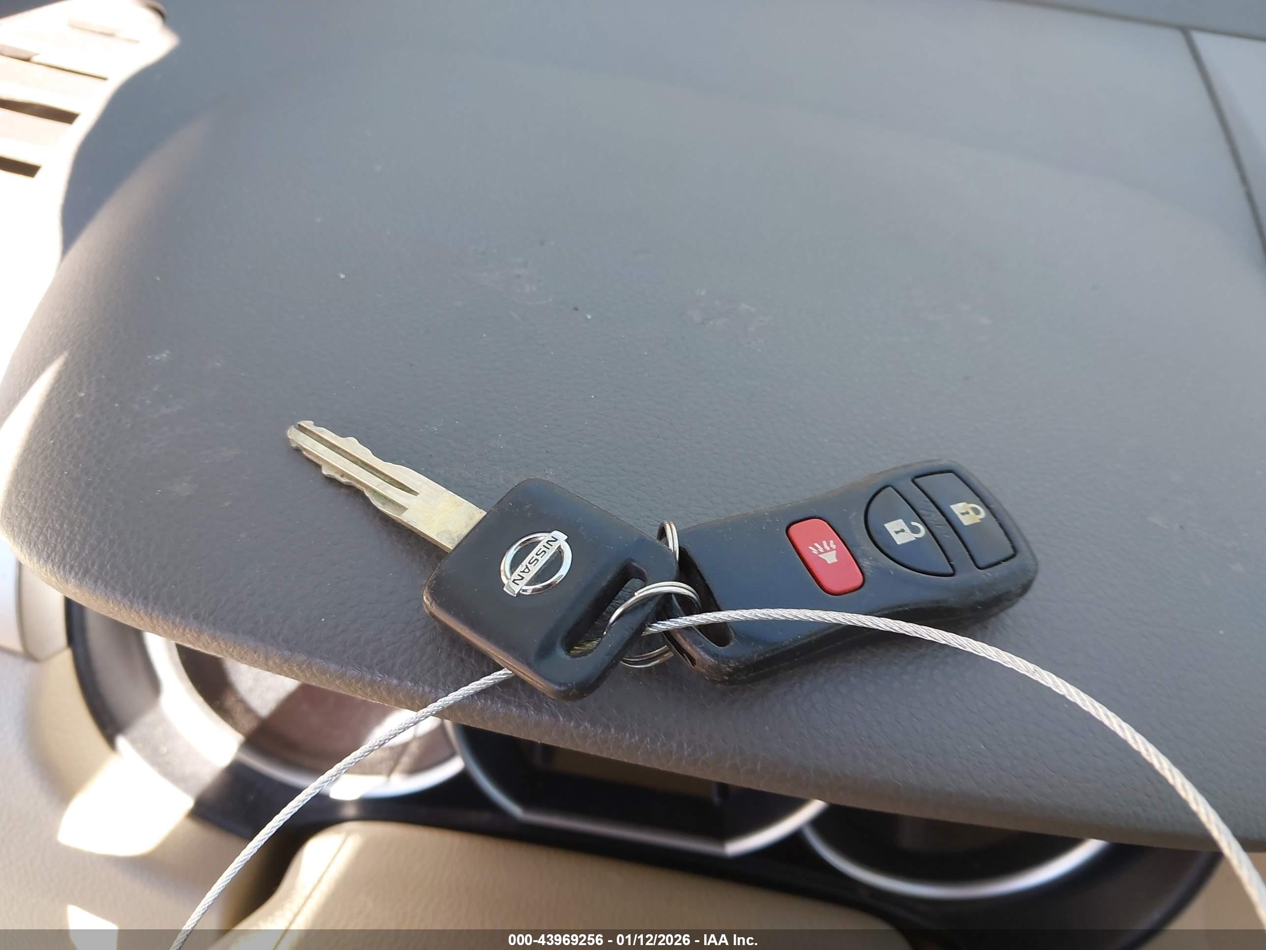 NISSAN VERSA image 11