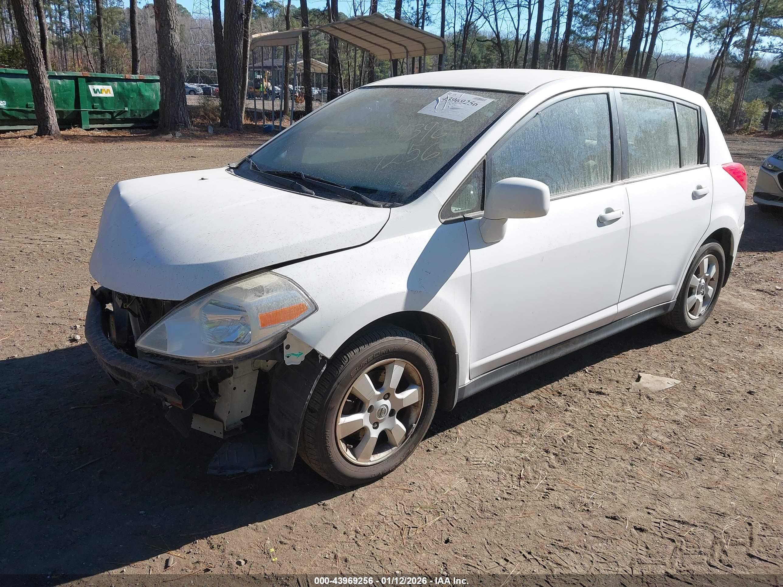 NISSAN VERSA image 2