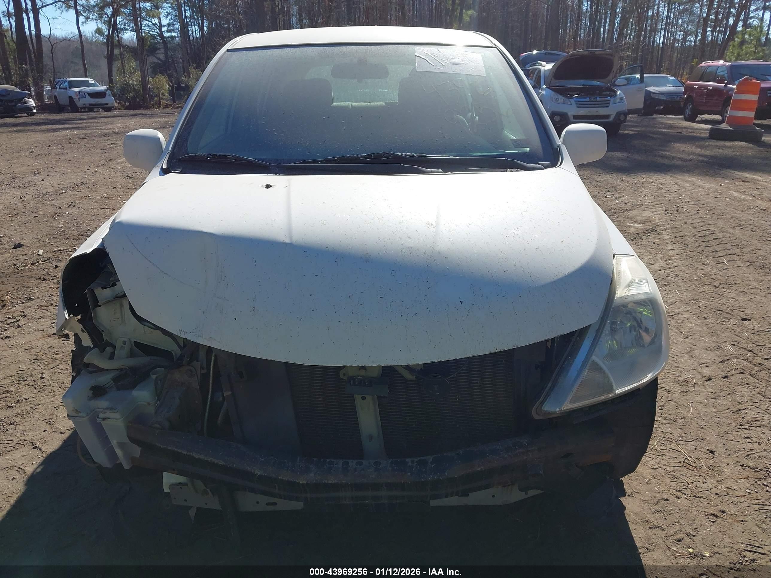 NISSAN VERSA image 6