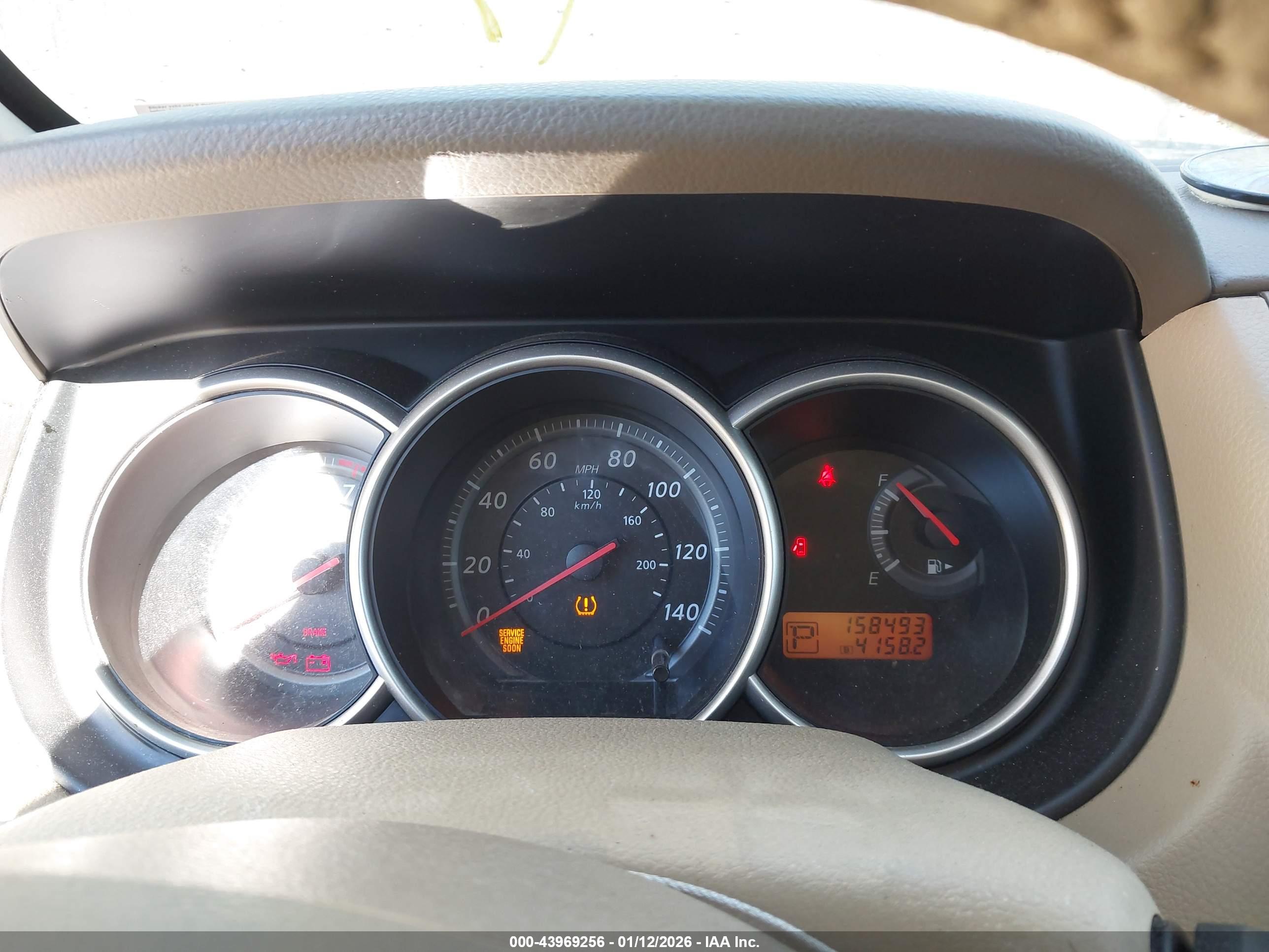 NISSAN VERSA image 7