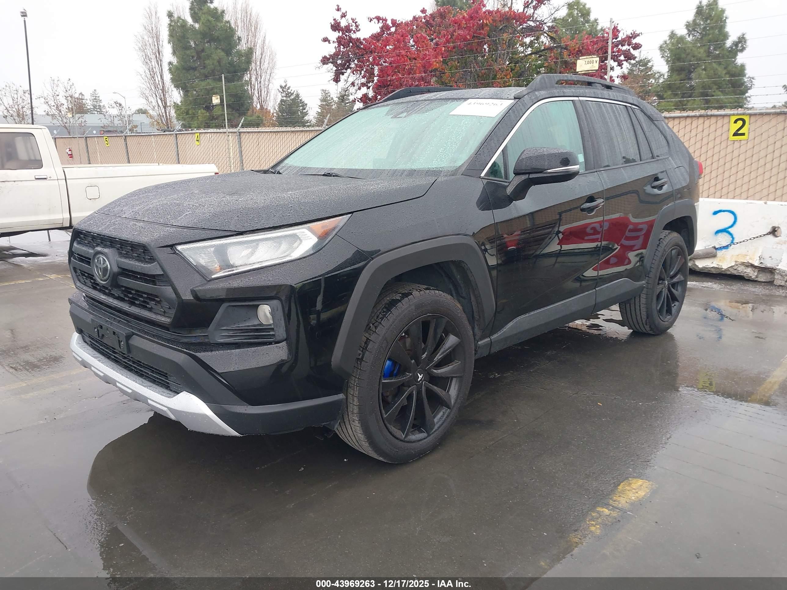 TOYOTA RAV4 image 2