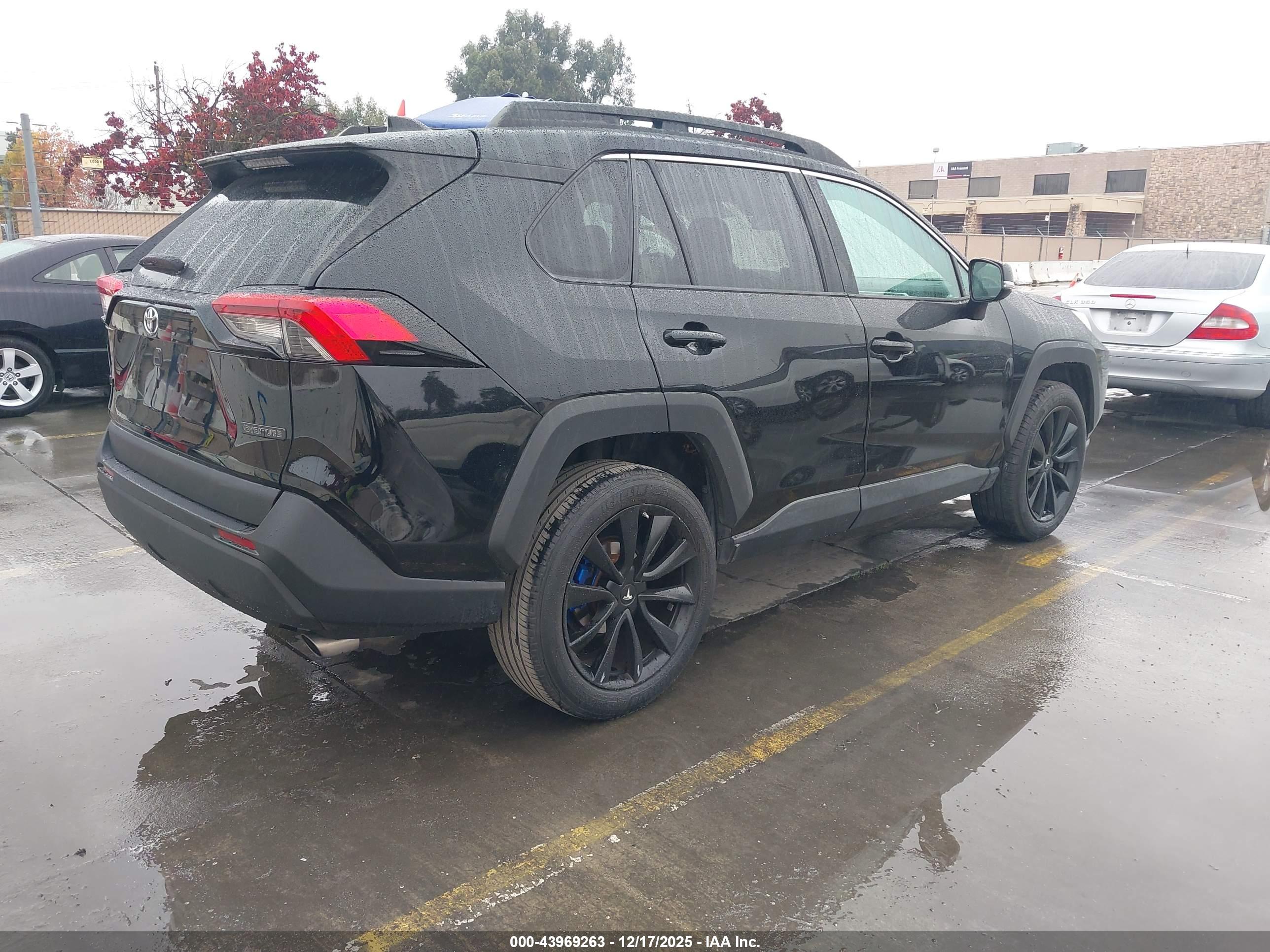 TOYOTA RAV4 image 4