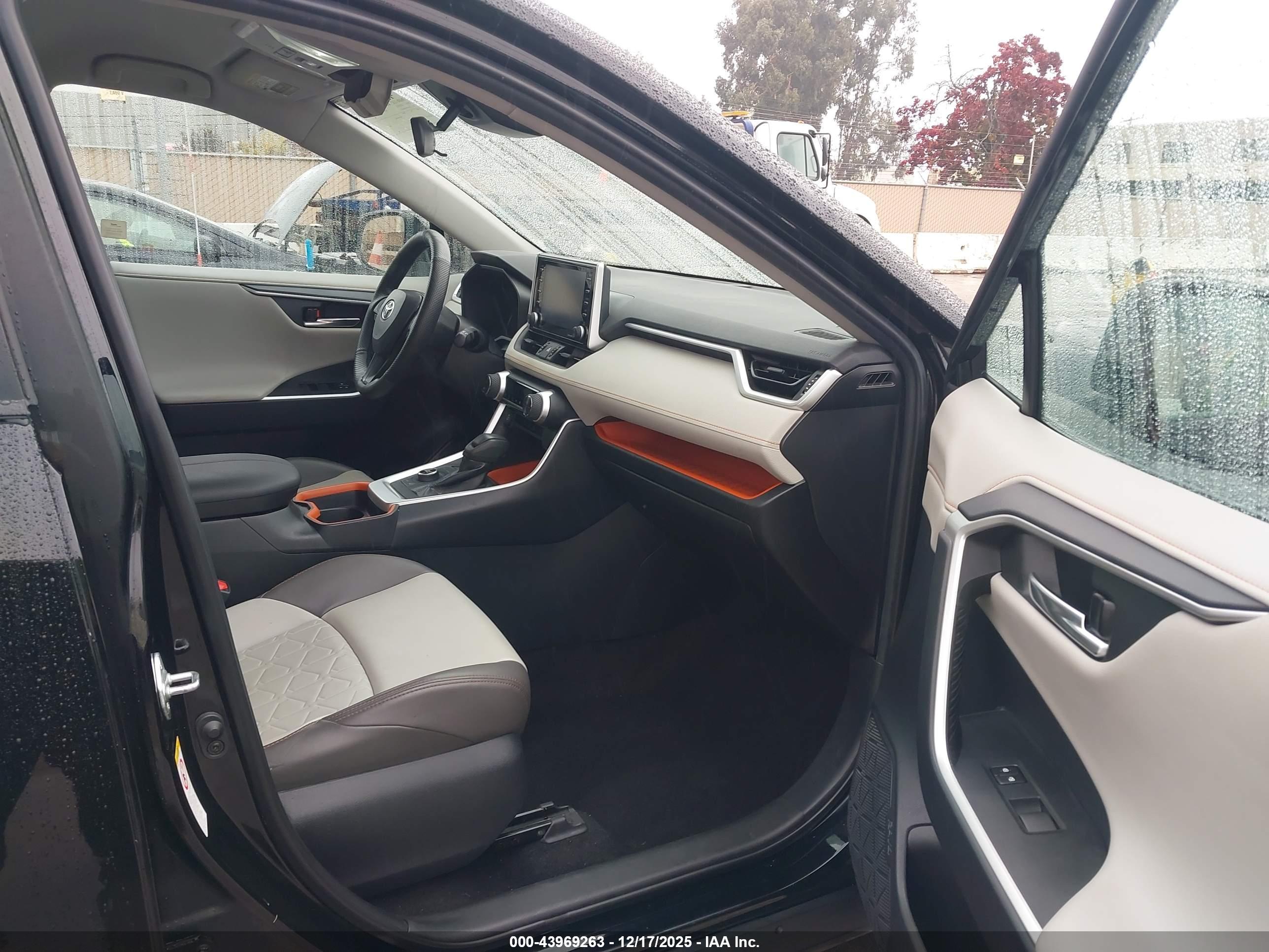 TOYOTA RAV4 image 5