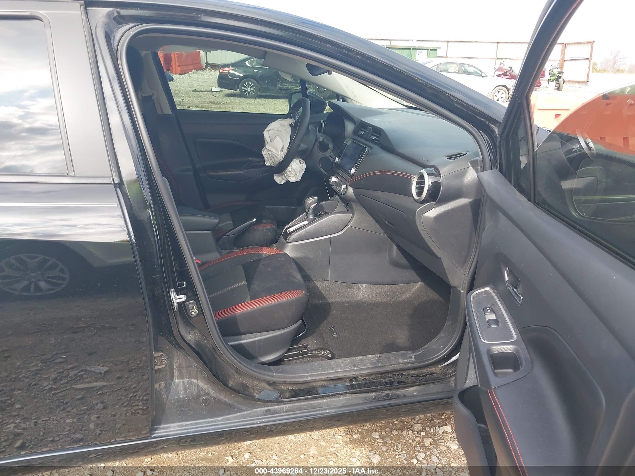 NISSAN VERSA image 5