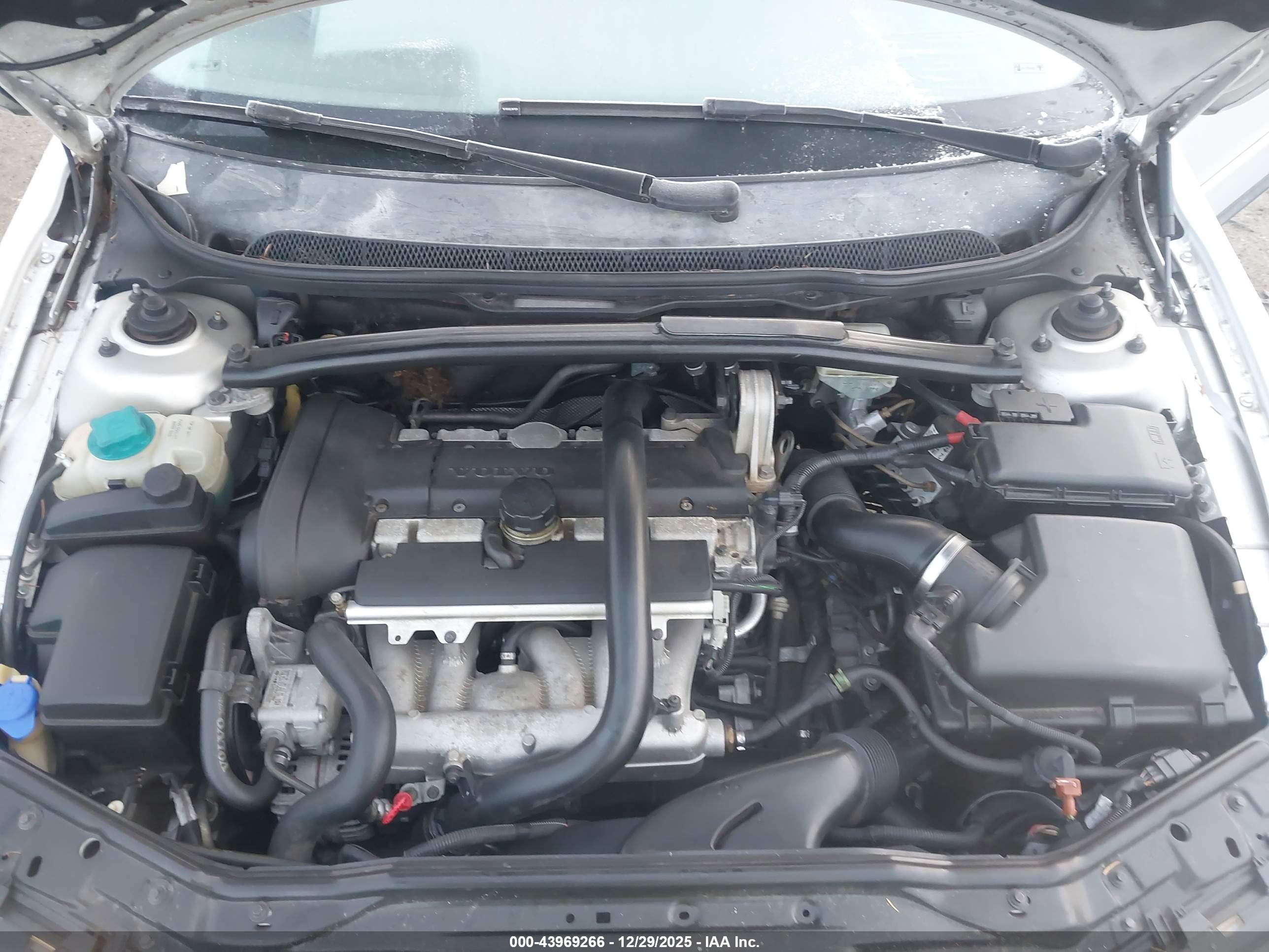 VOLVO XC70 image 10