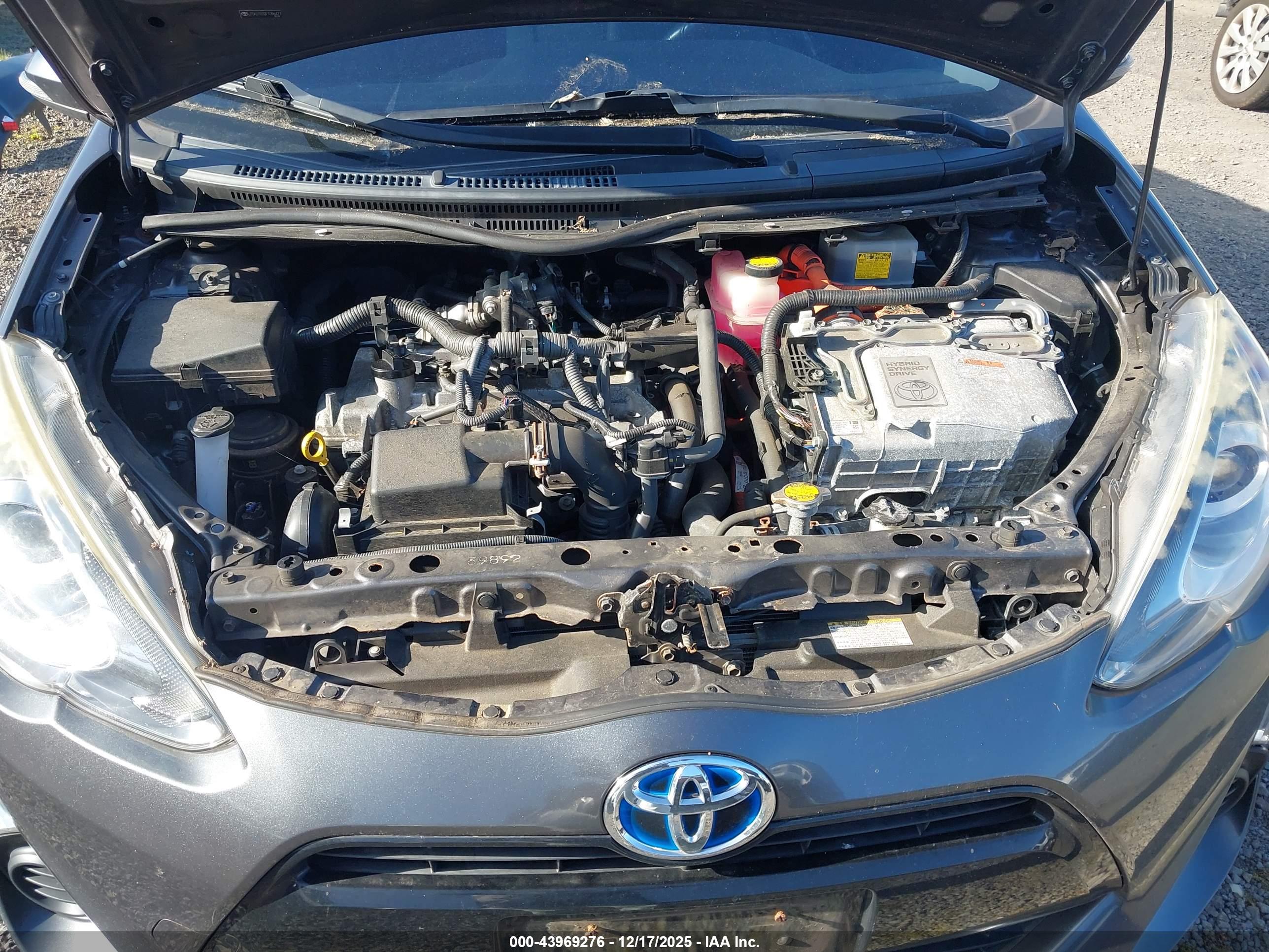 TOYOTA PRIUS image 10