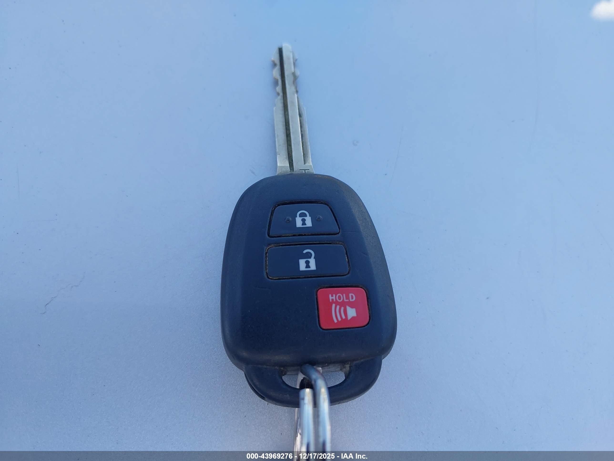TOYOTA PRIUS image 11