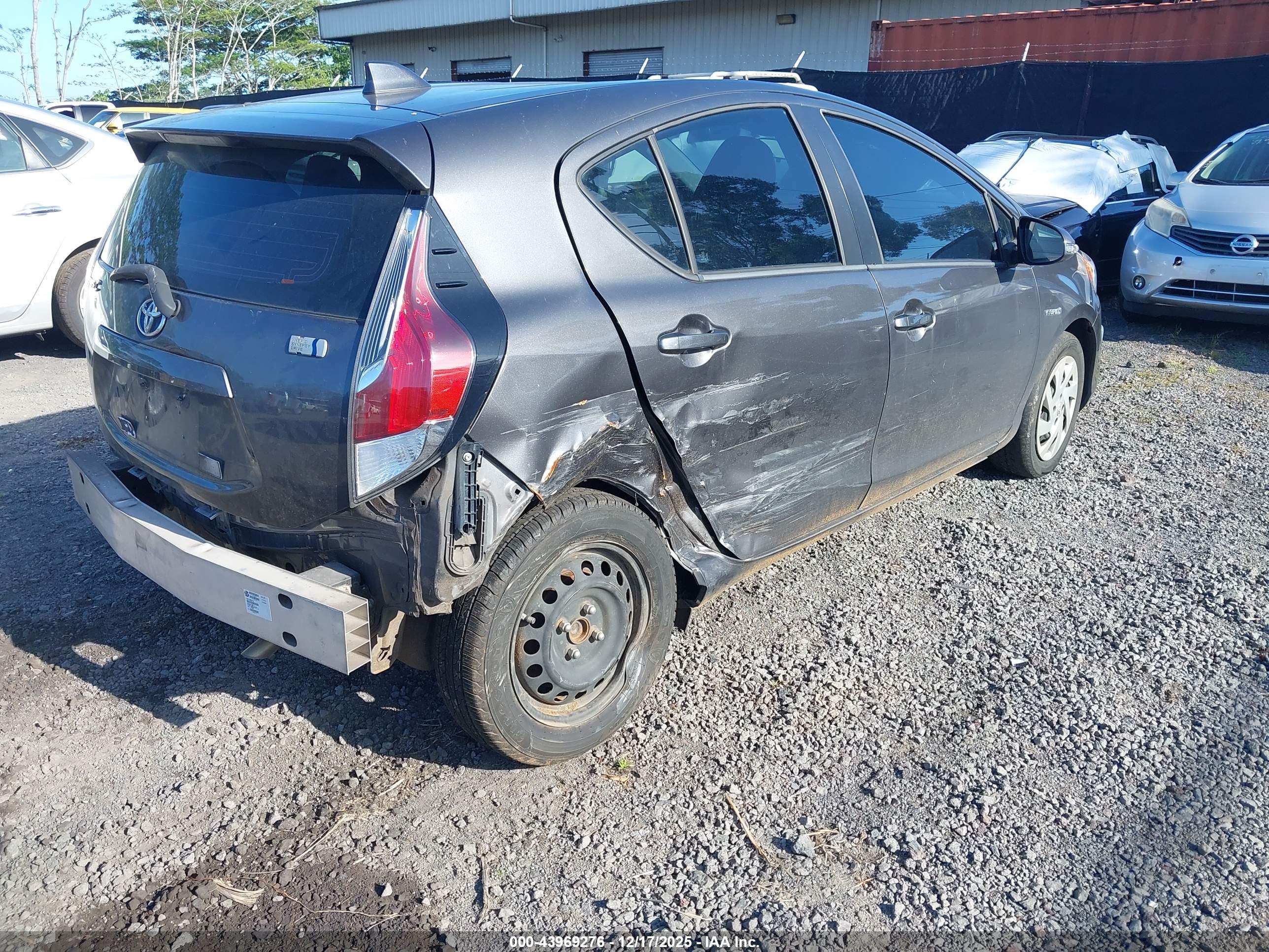 TOYOTA PRIUS image 4