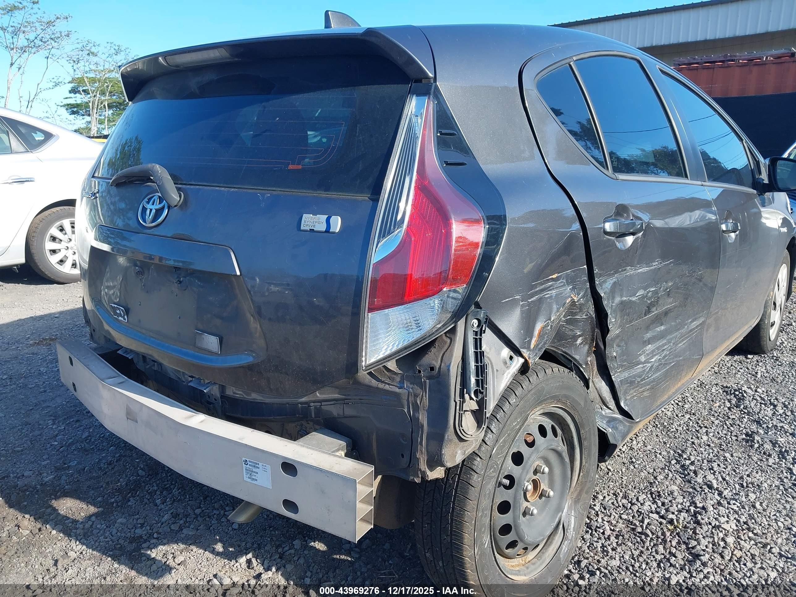 TOYOTA PRIUS image 6