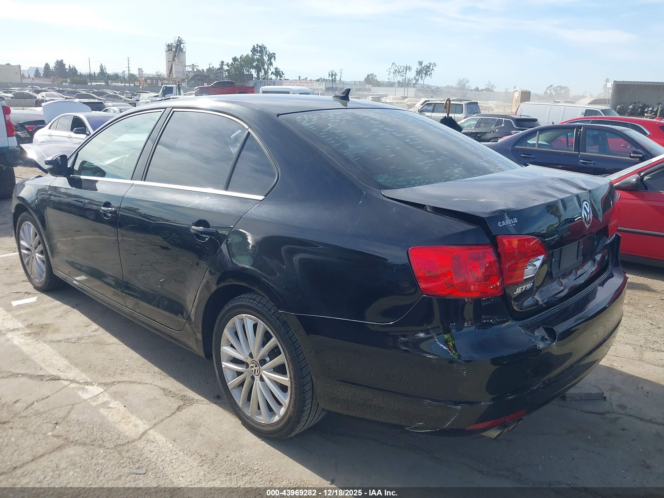 VOLKSWAGEN JETTA image 3