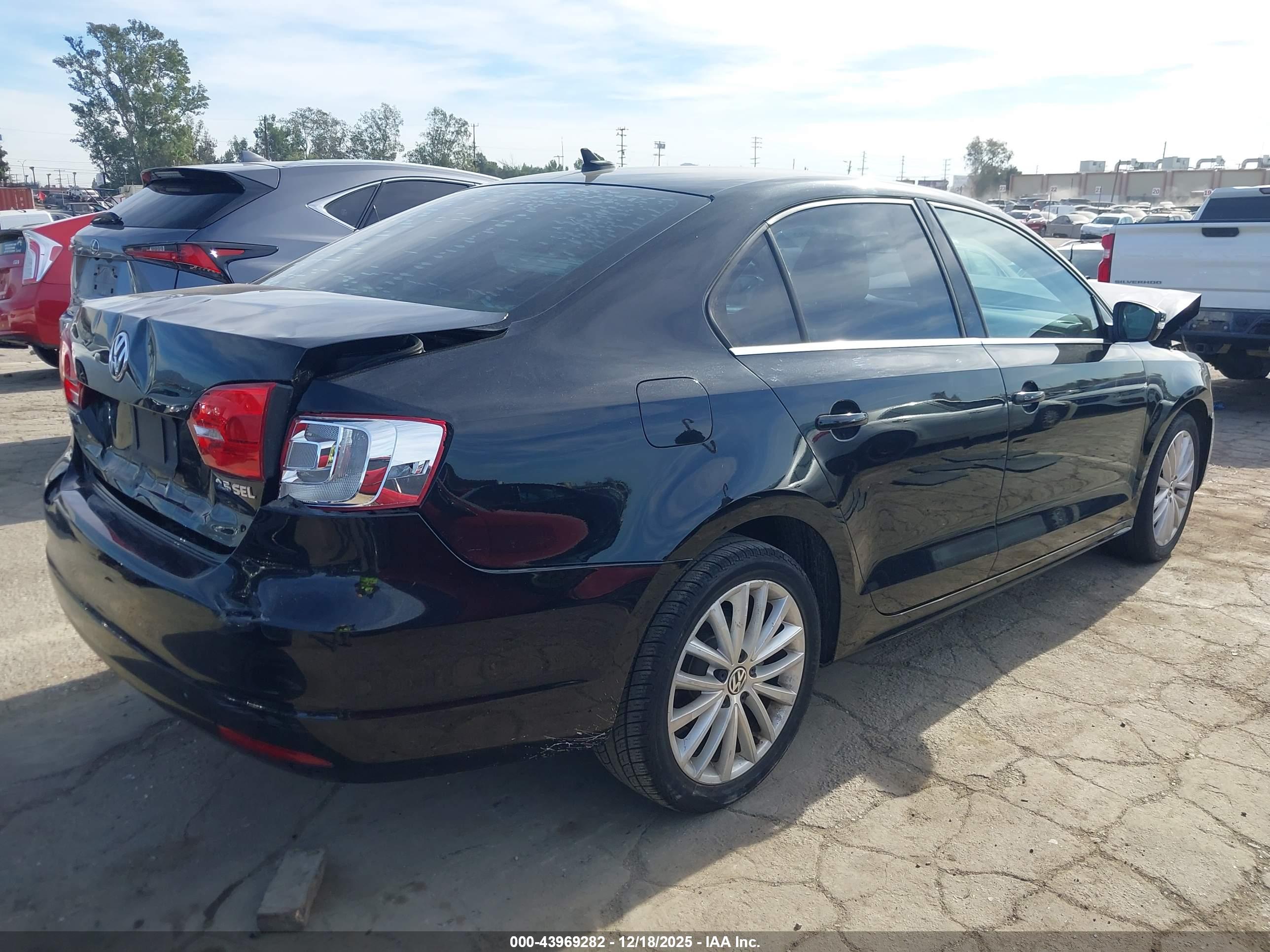 VOLKSWAGEN JETTA image 4