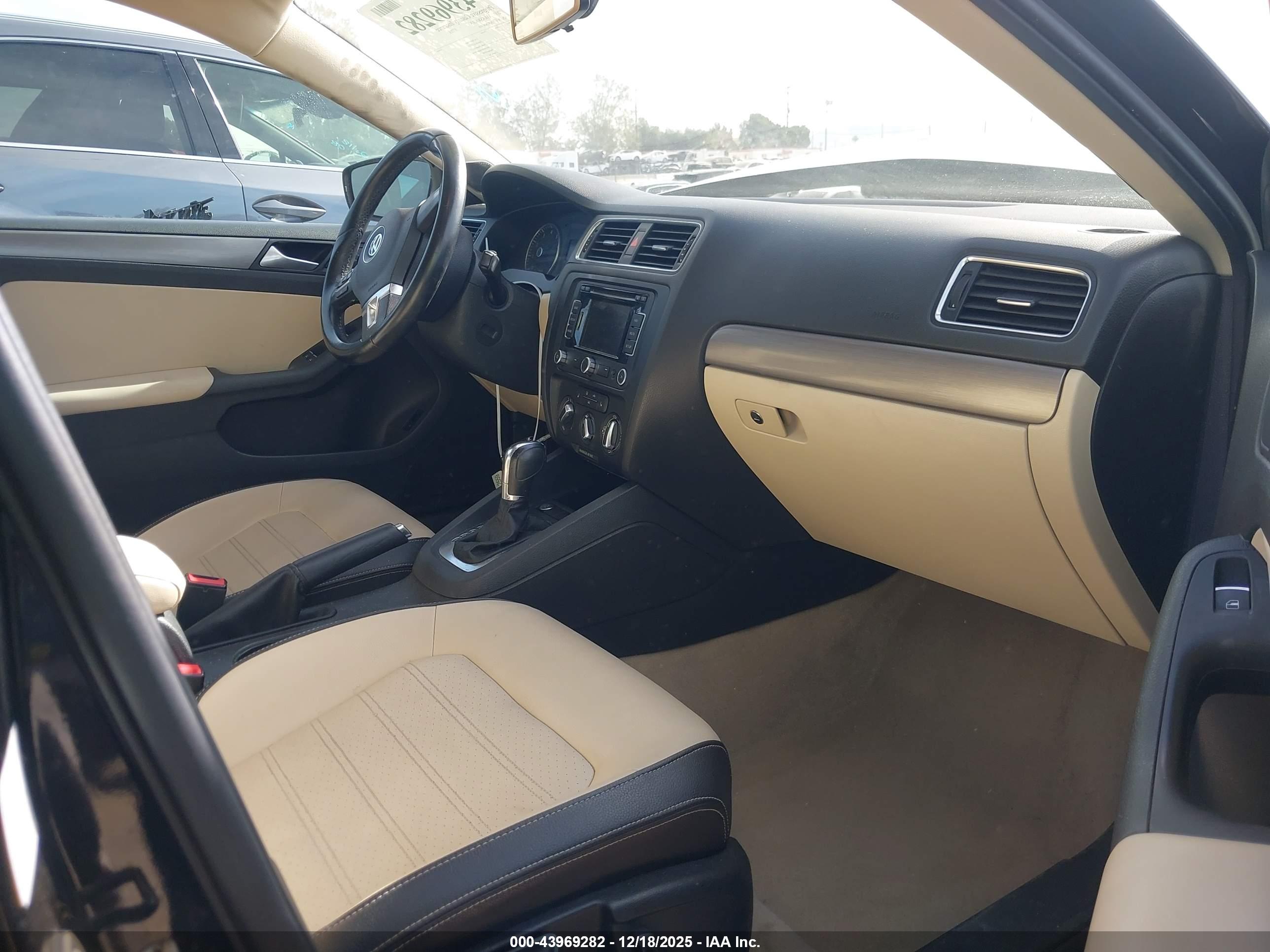 VOLKSWAGEN JETTA image 5