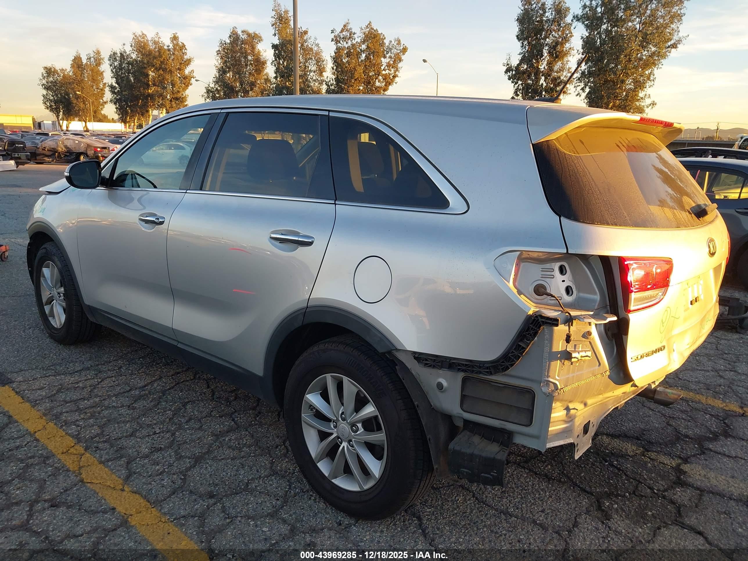 KIA SORENTO image 3