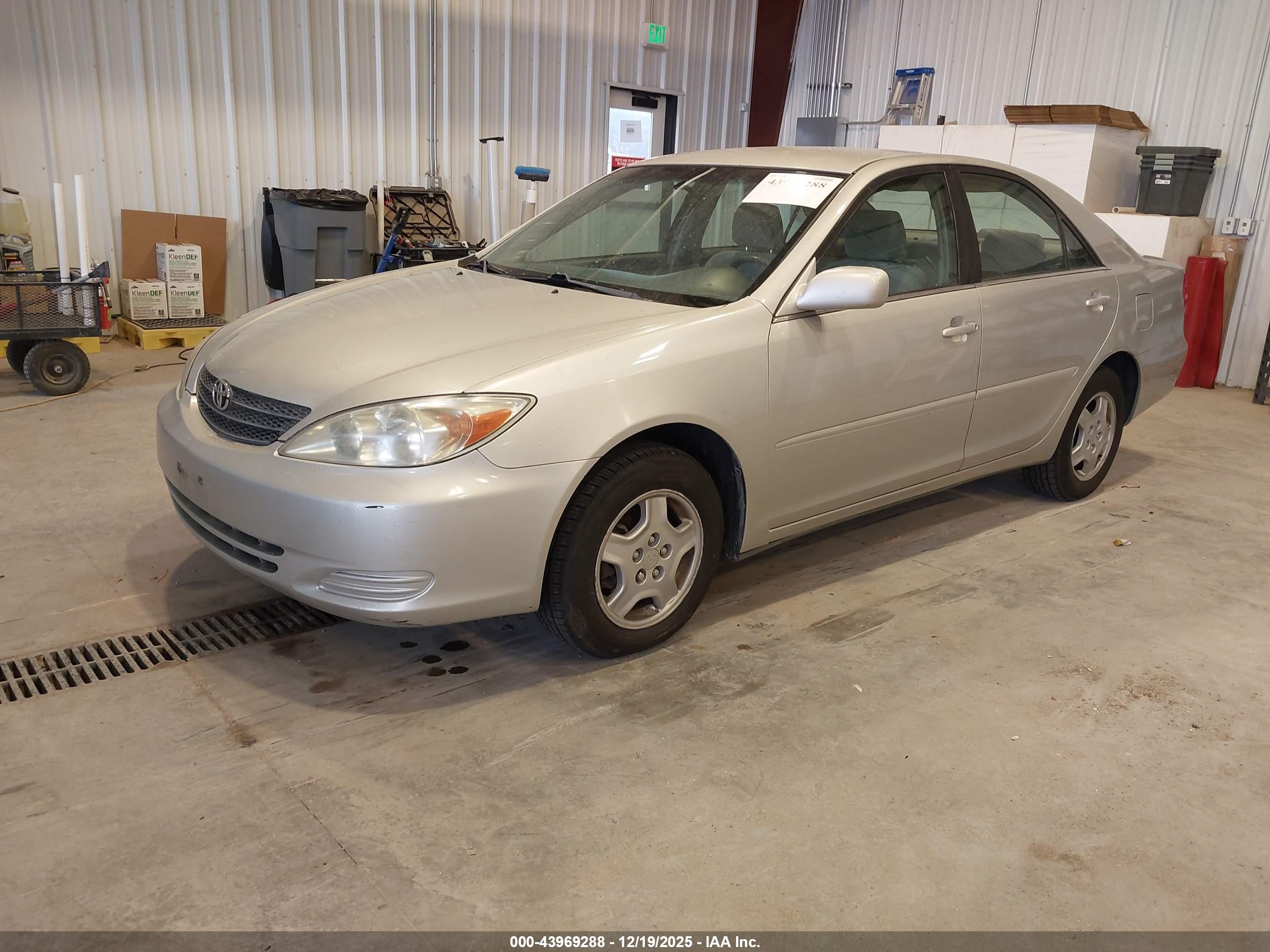TOYOTA CAMRY image 2