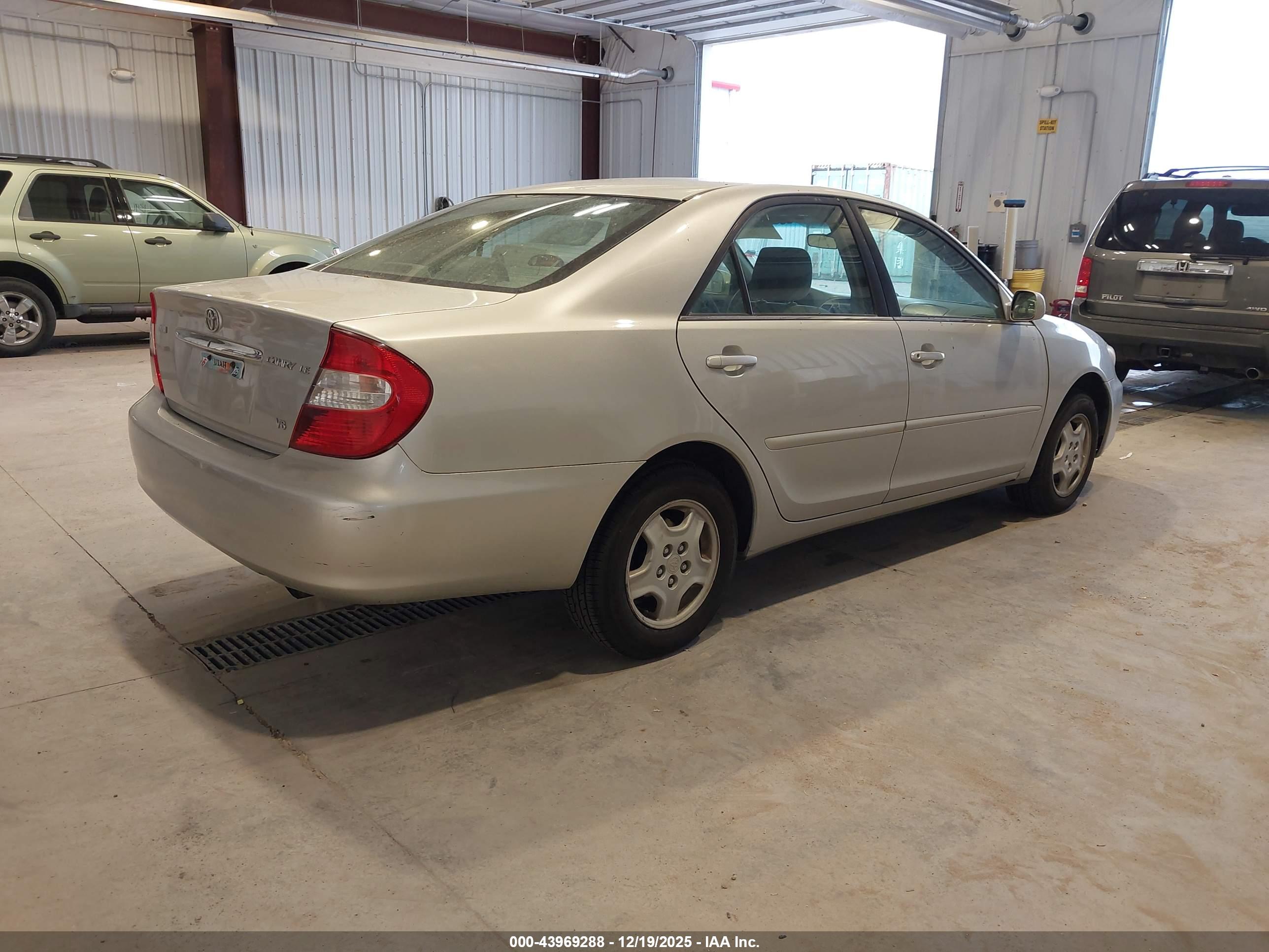 TOYOTA CAMRY image 4