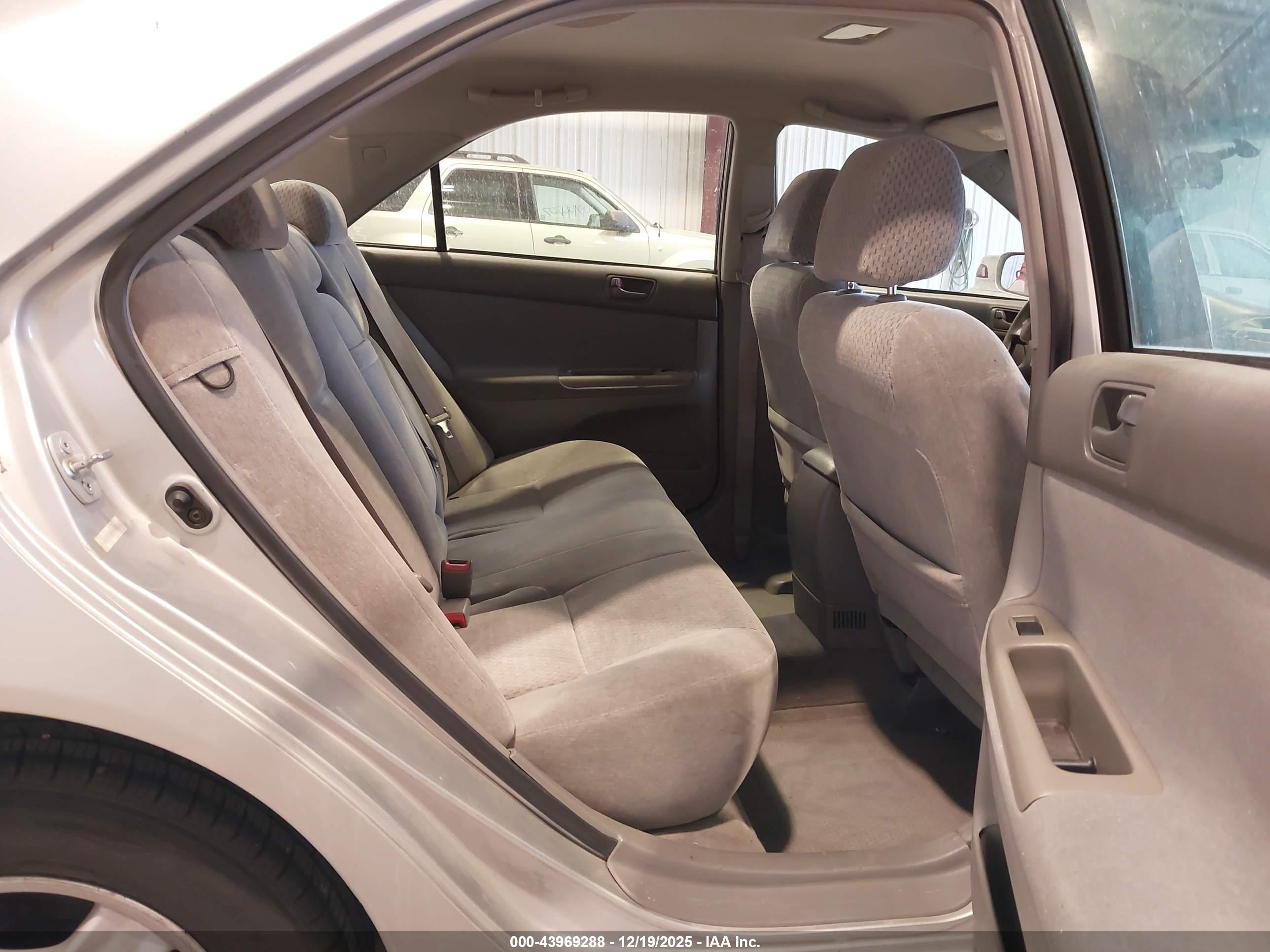 TOYOTA CAMRY image 8