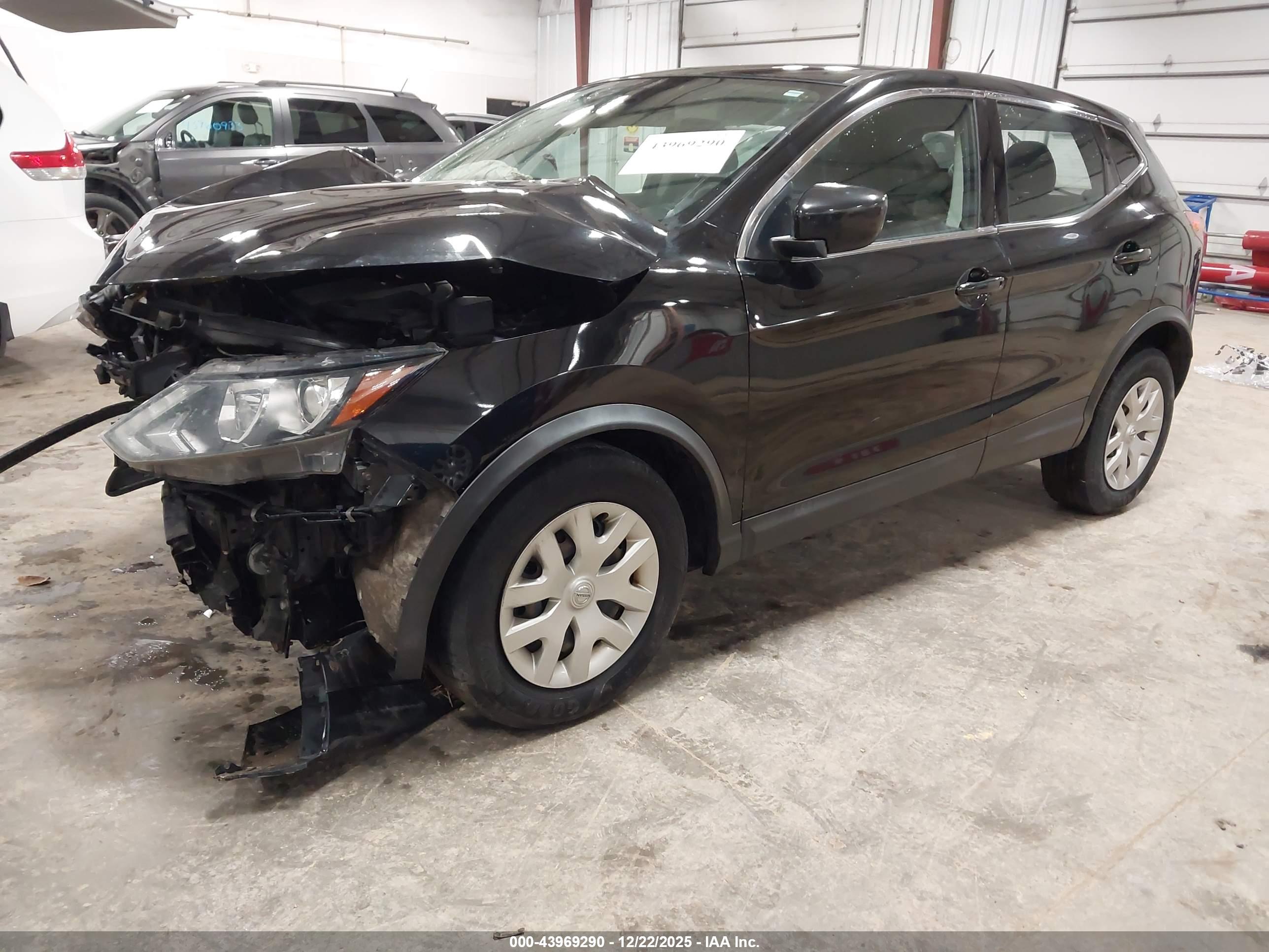 NISSAN ROGUE image 2