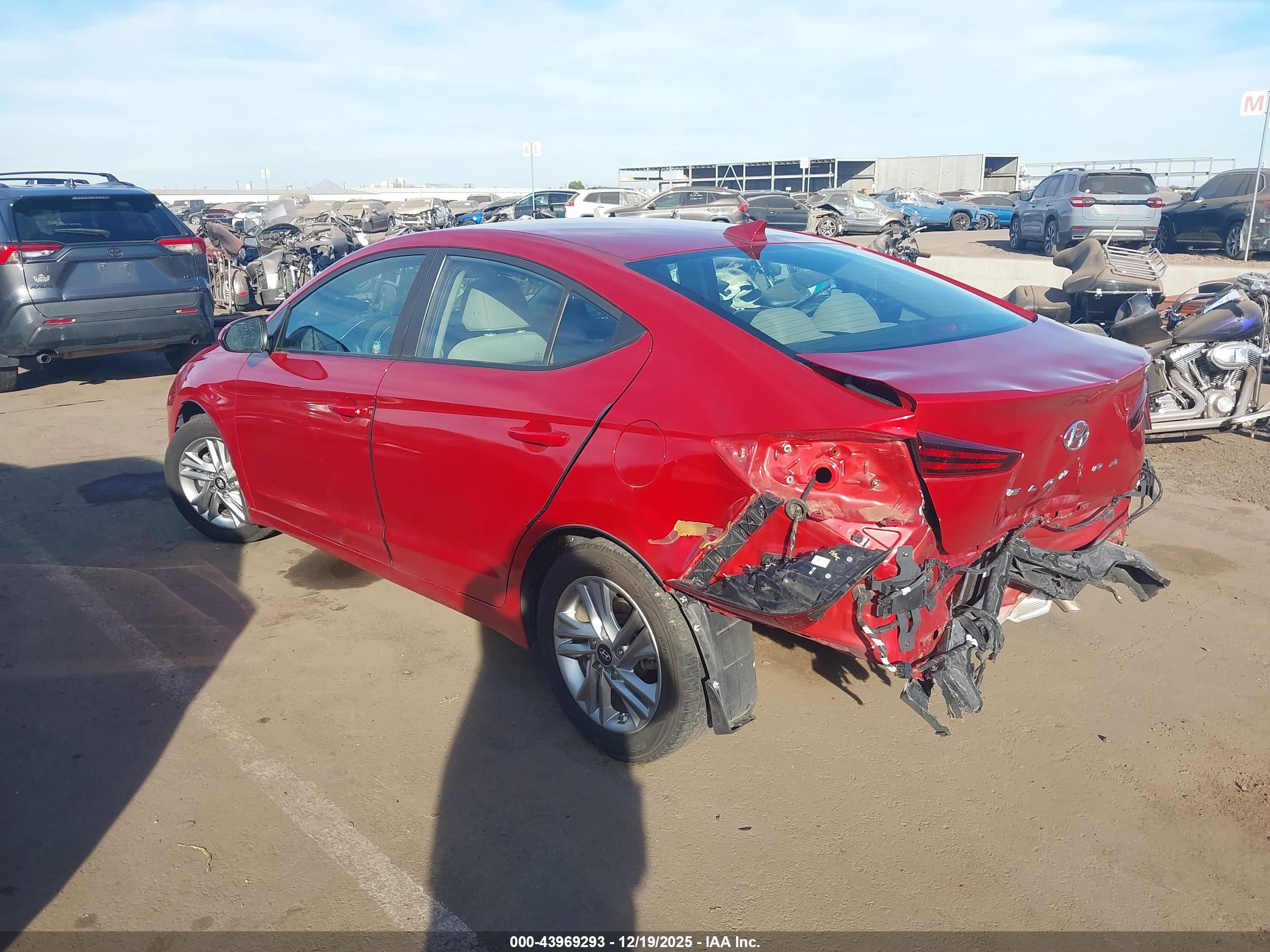 HYUNDAI ELANTRA image 3