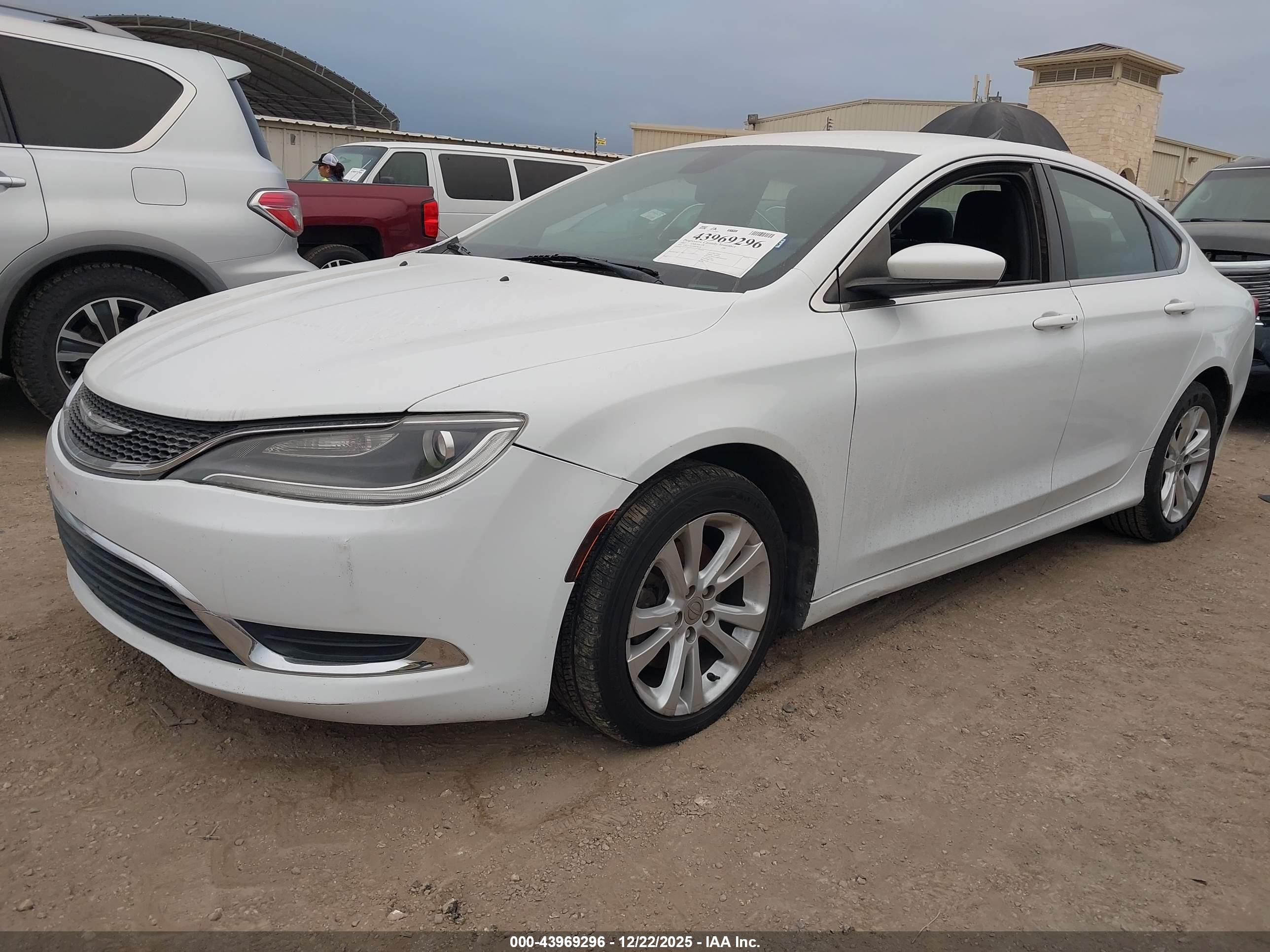 CHRYSLER 200 image 2