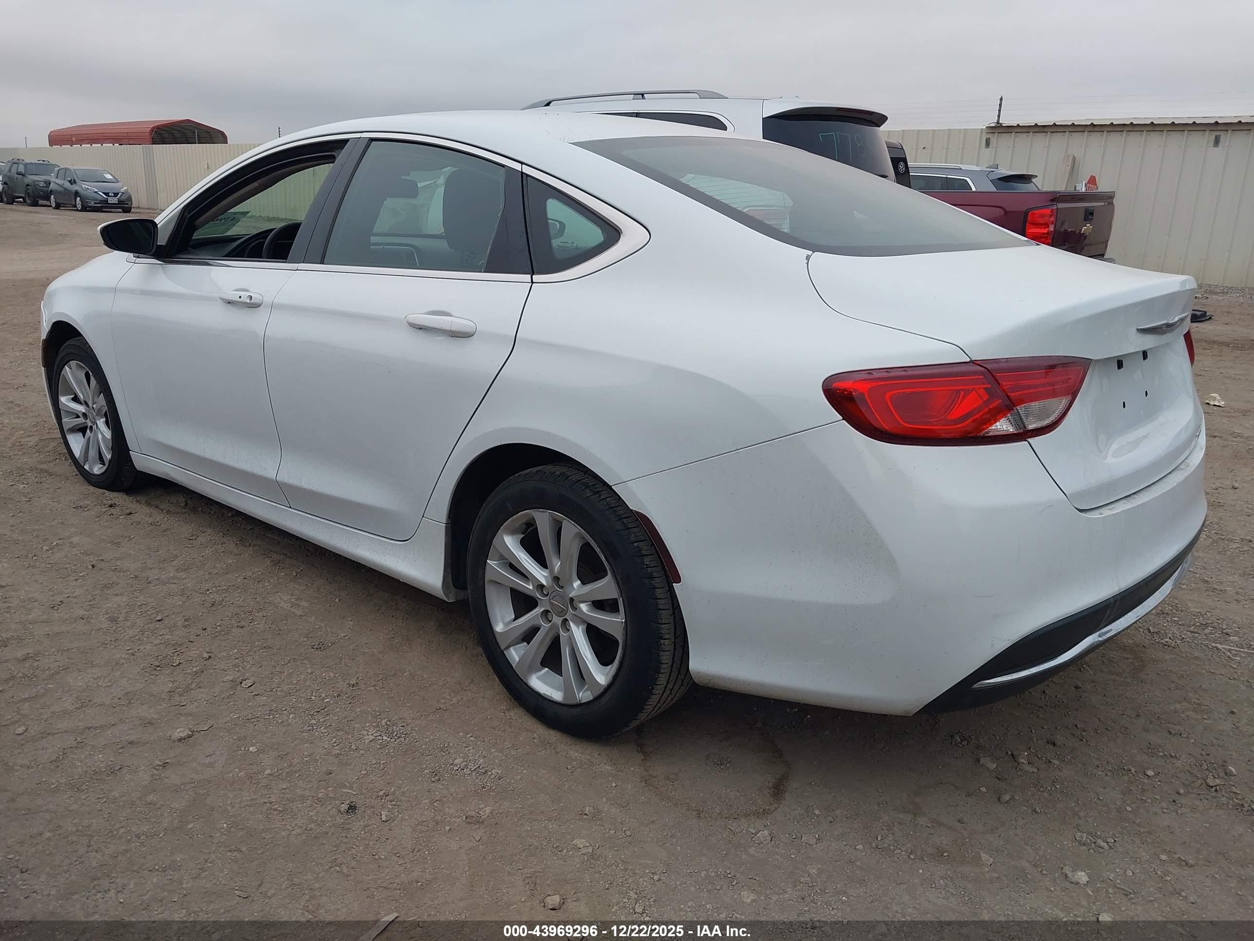 CHRYSLER 200 image 3