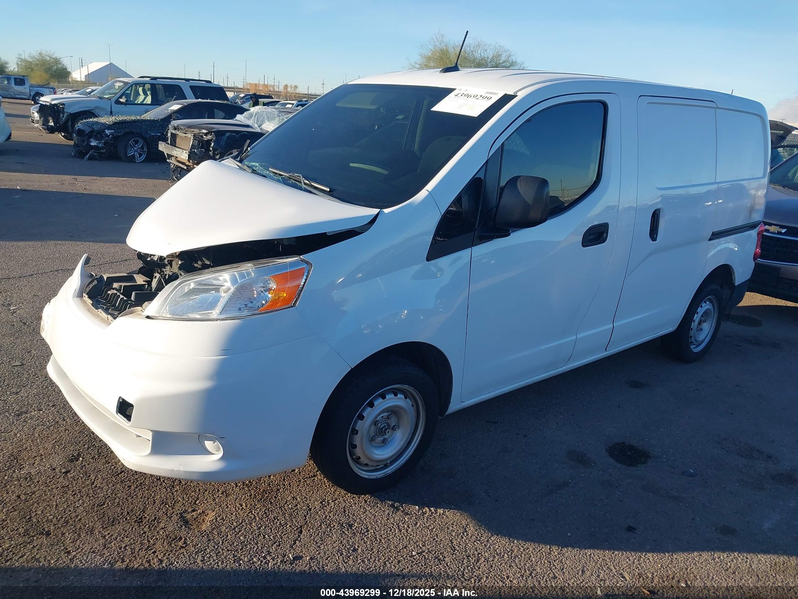 NISSAN NV200 image 2