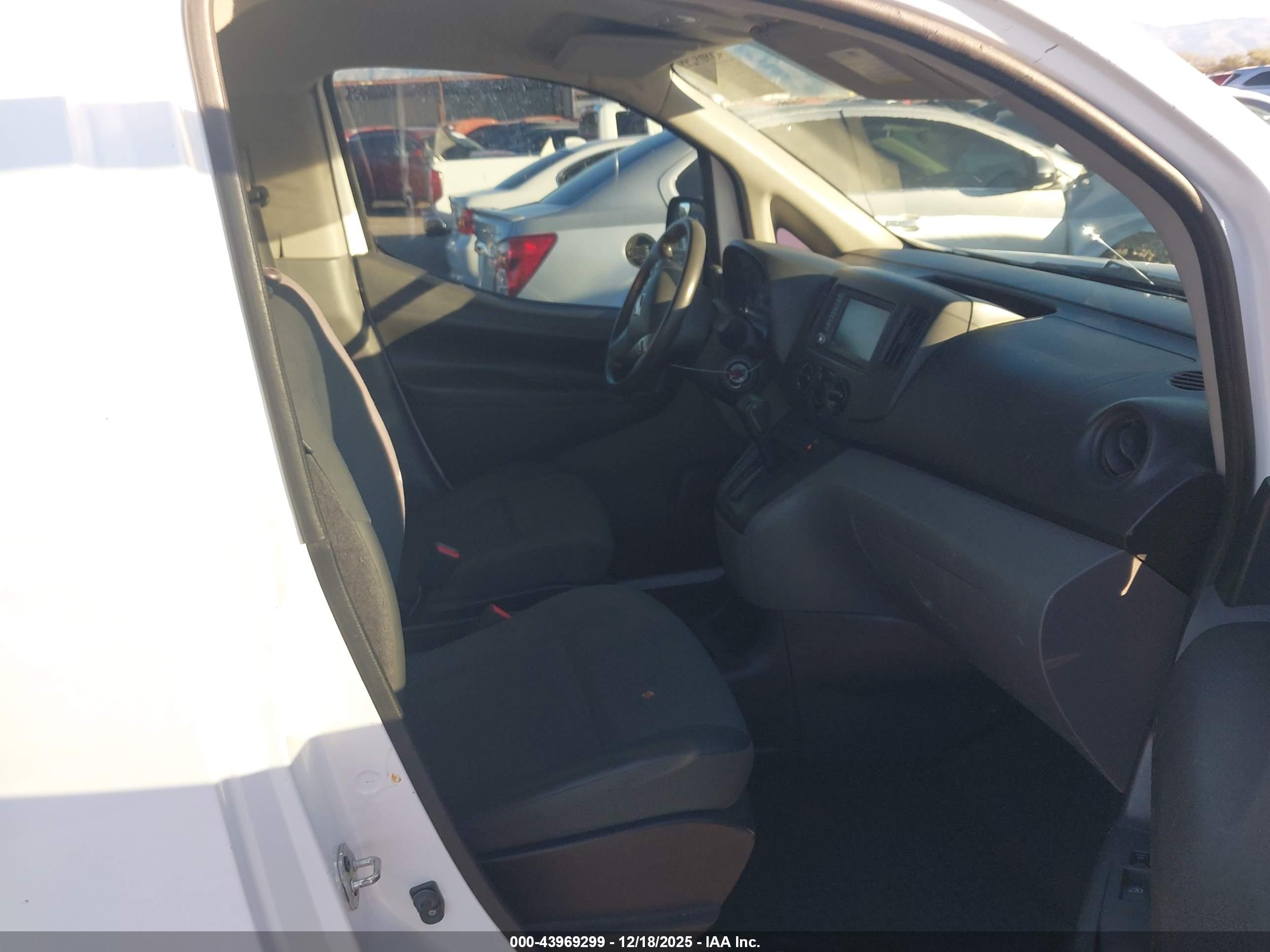 NISSAN NV200 image 5