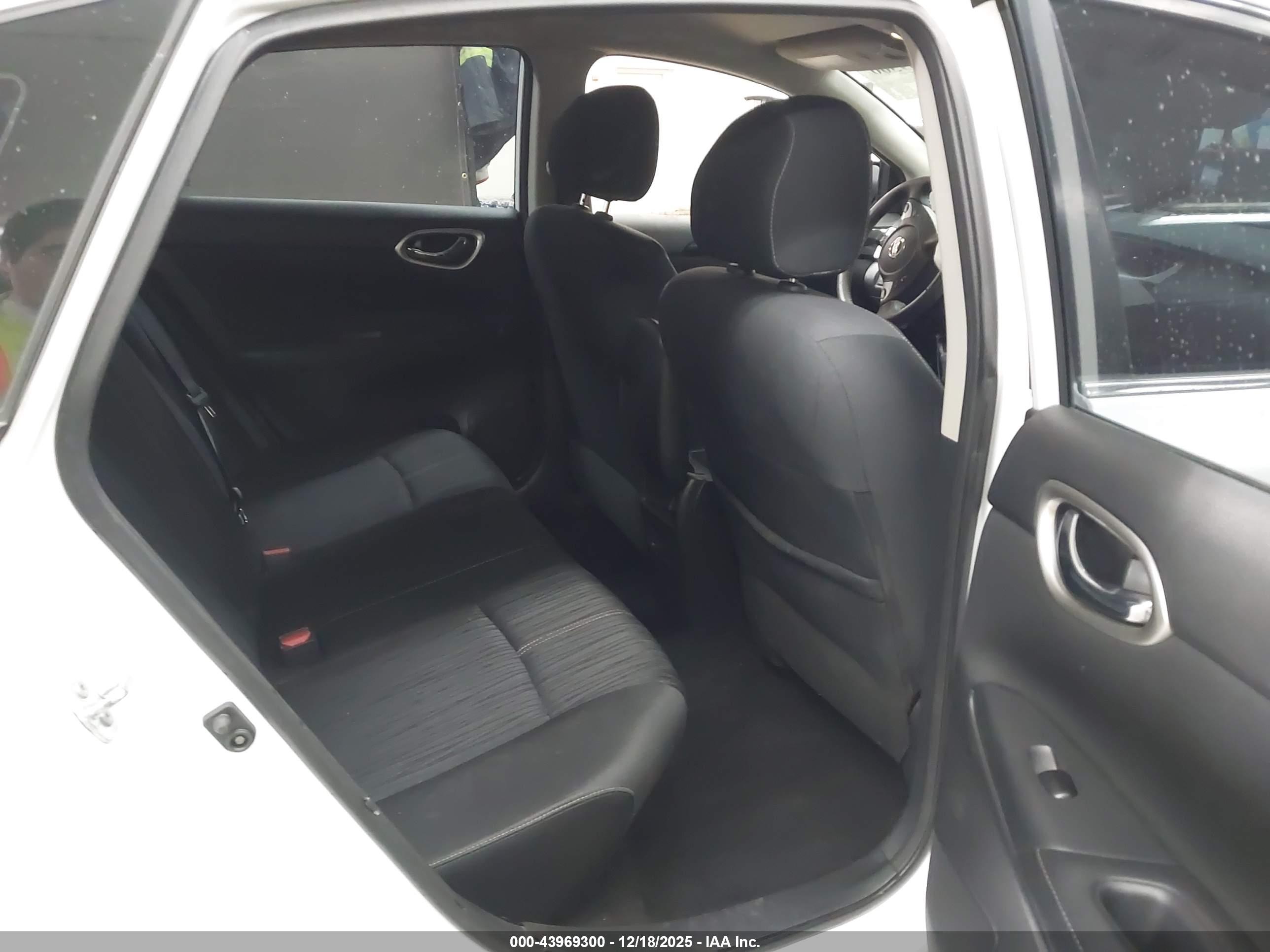 NISSAN SENTRA image 8