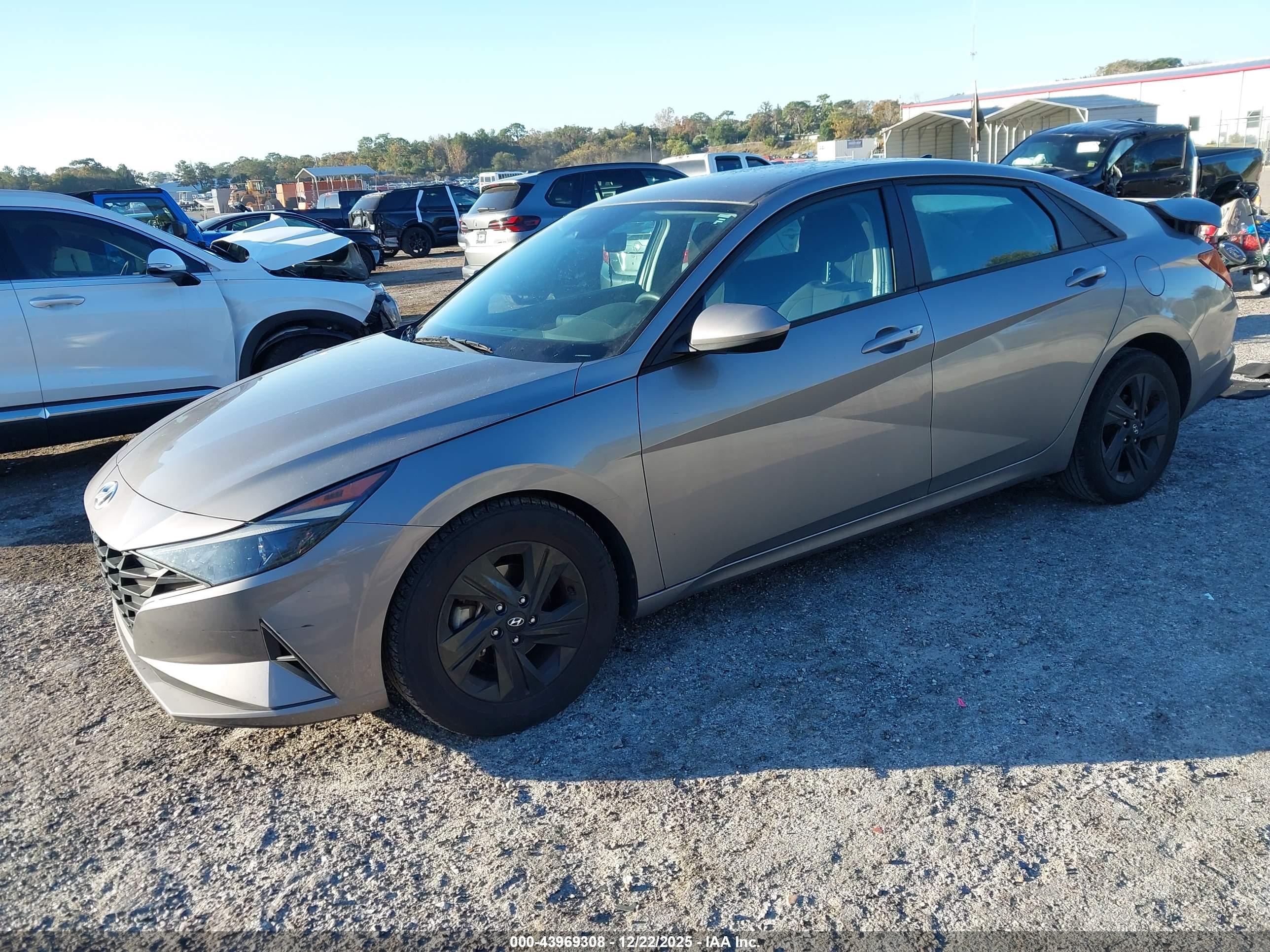 HYUNDAI ELANTRA image 2